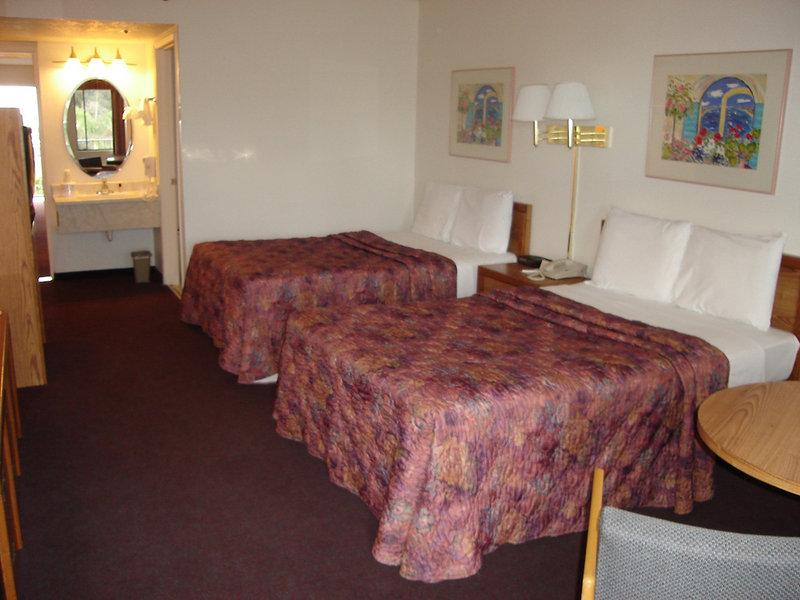 Holiday Inn Express & Suites Carlsbad Beach — photo 5
