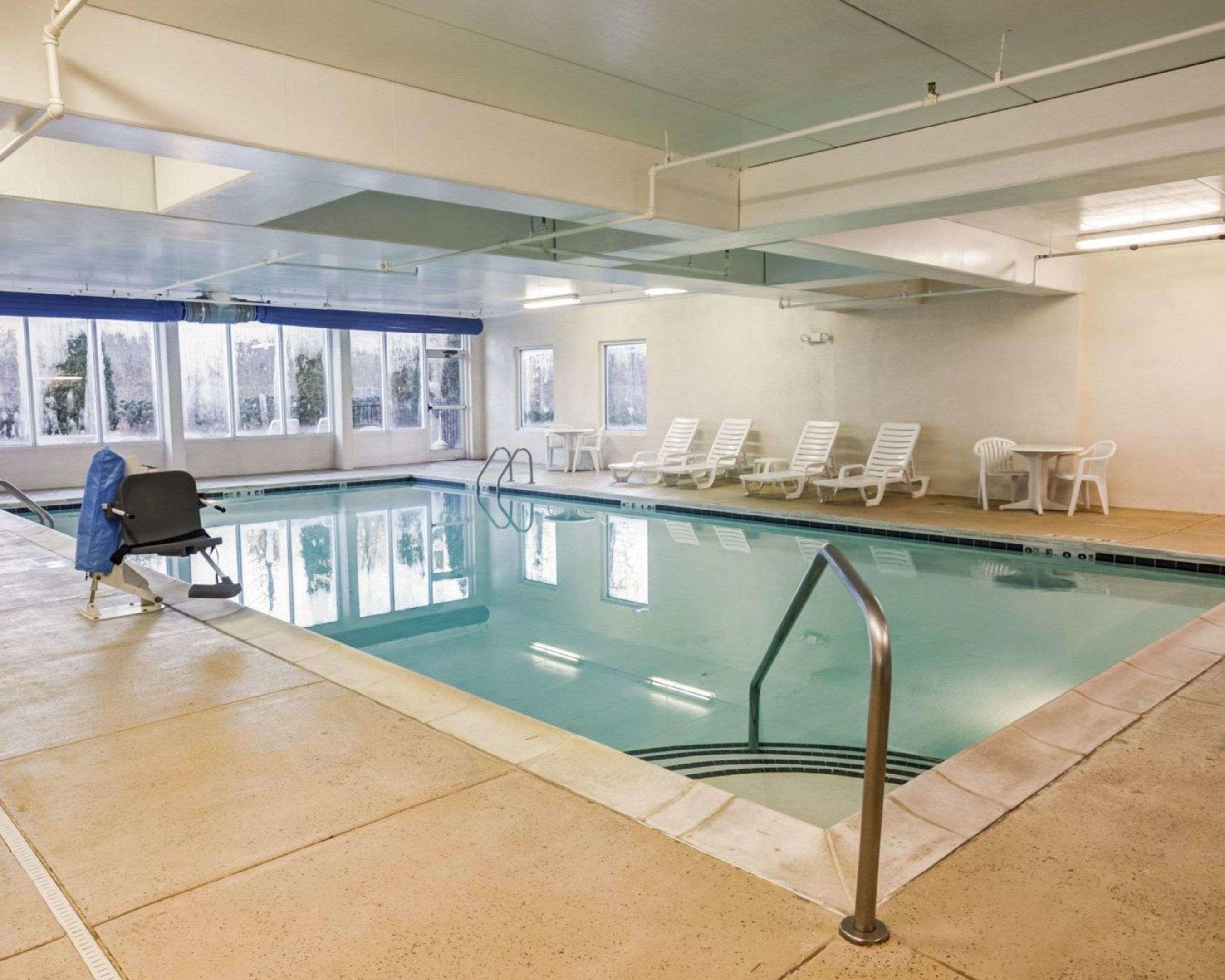 Comfort Suites Airport — photo 4