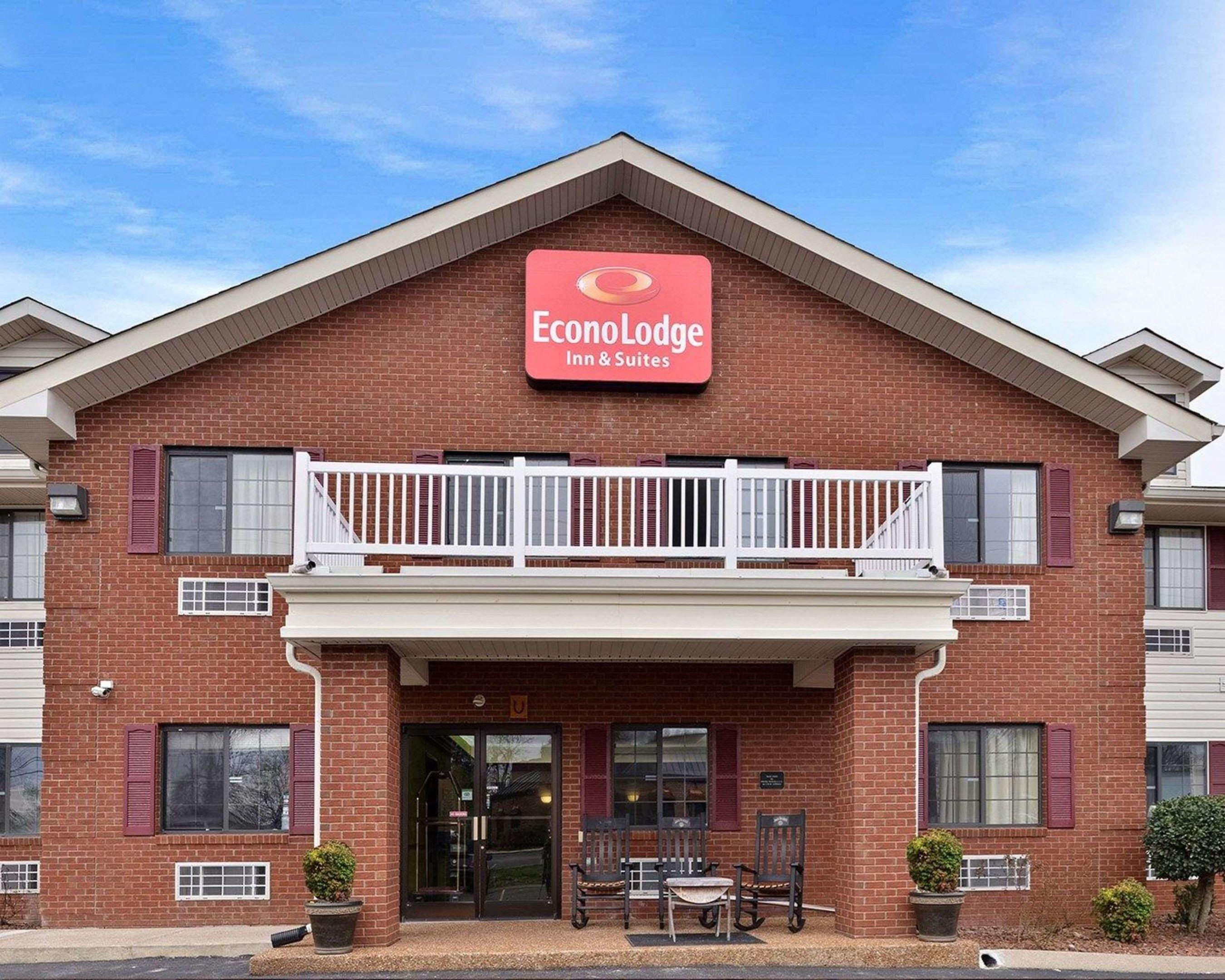 Econo Lodge Inn & Suites — photo 3