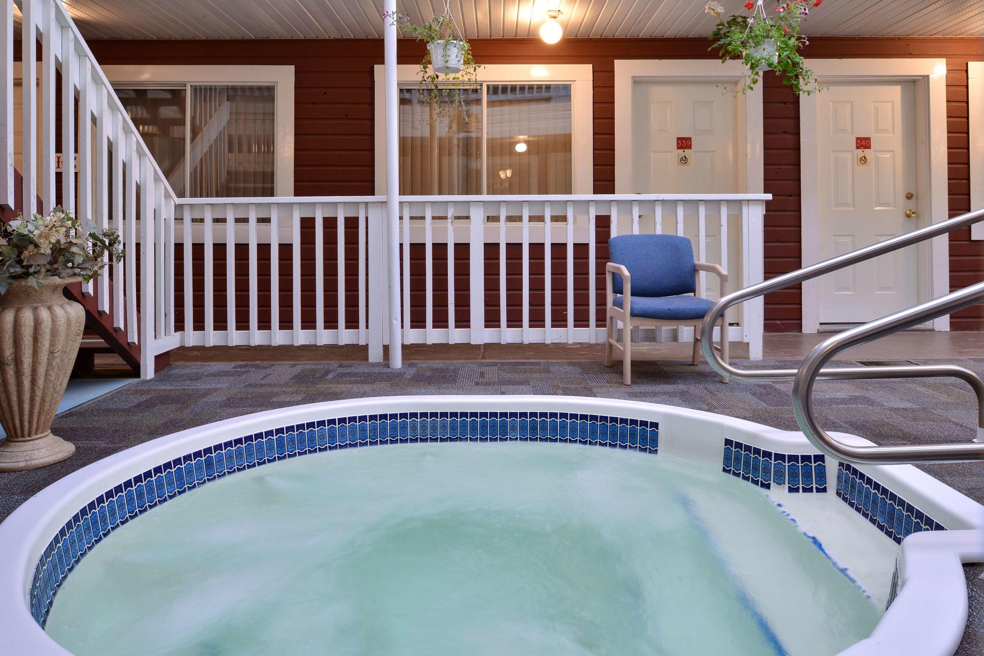 Canadas Best Value Inn Downtown Hotel — photo 4