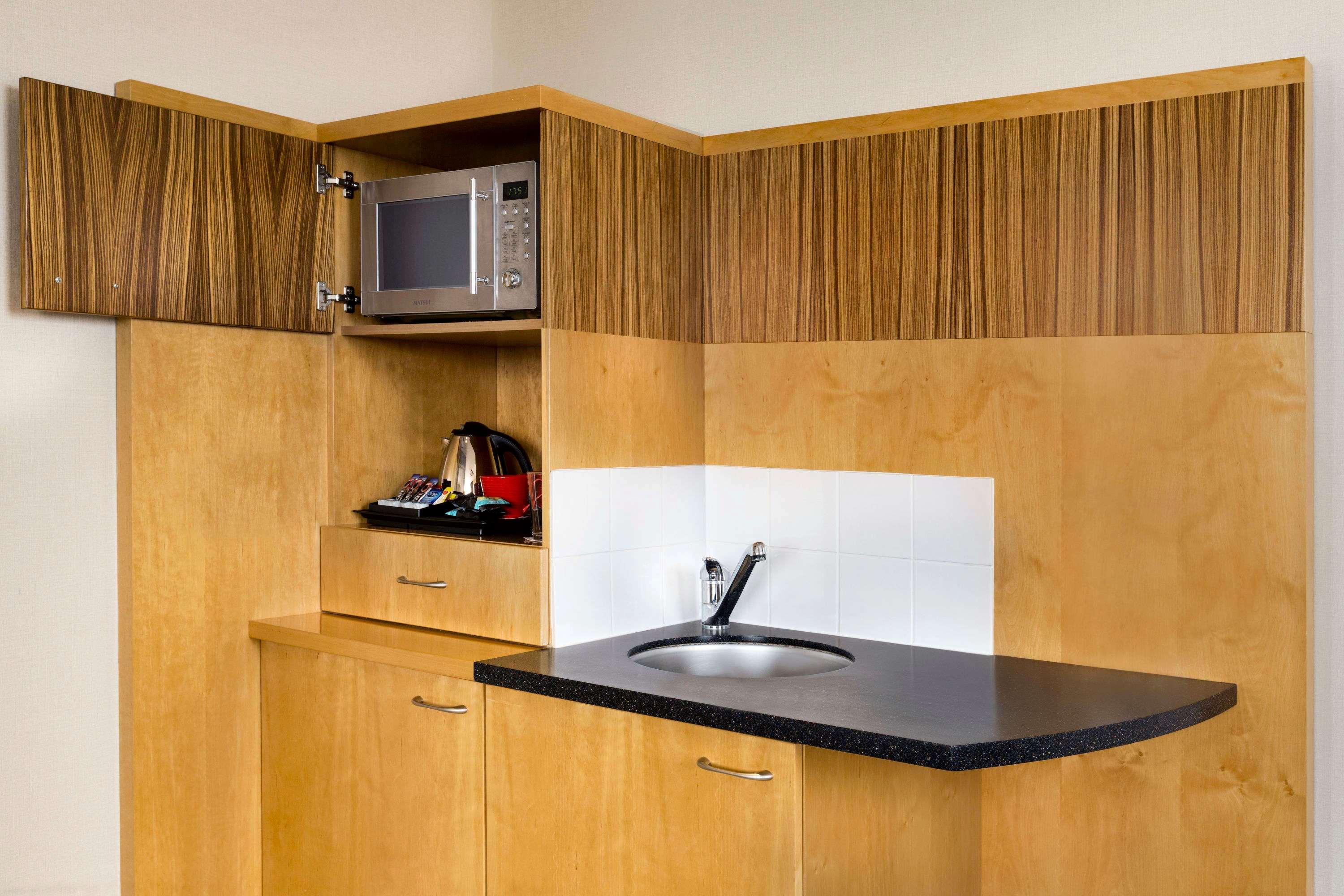 Ramada Hotel & Suites Coventry — photo 5