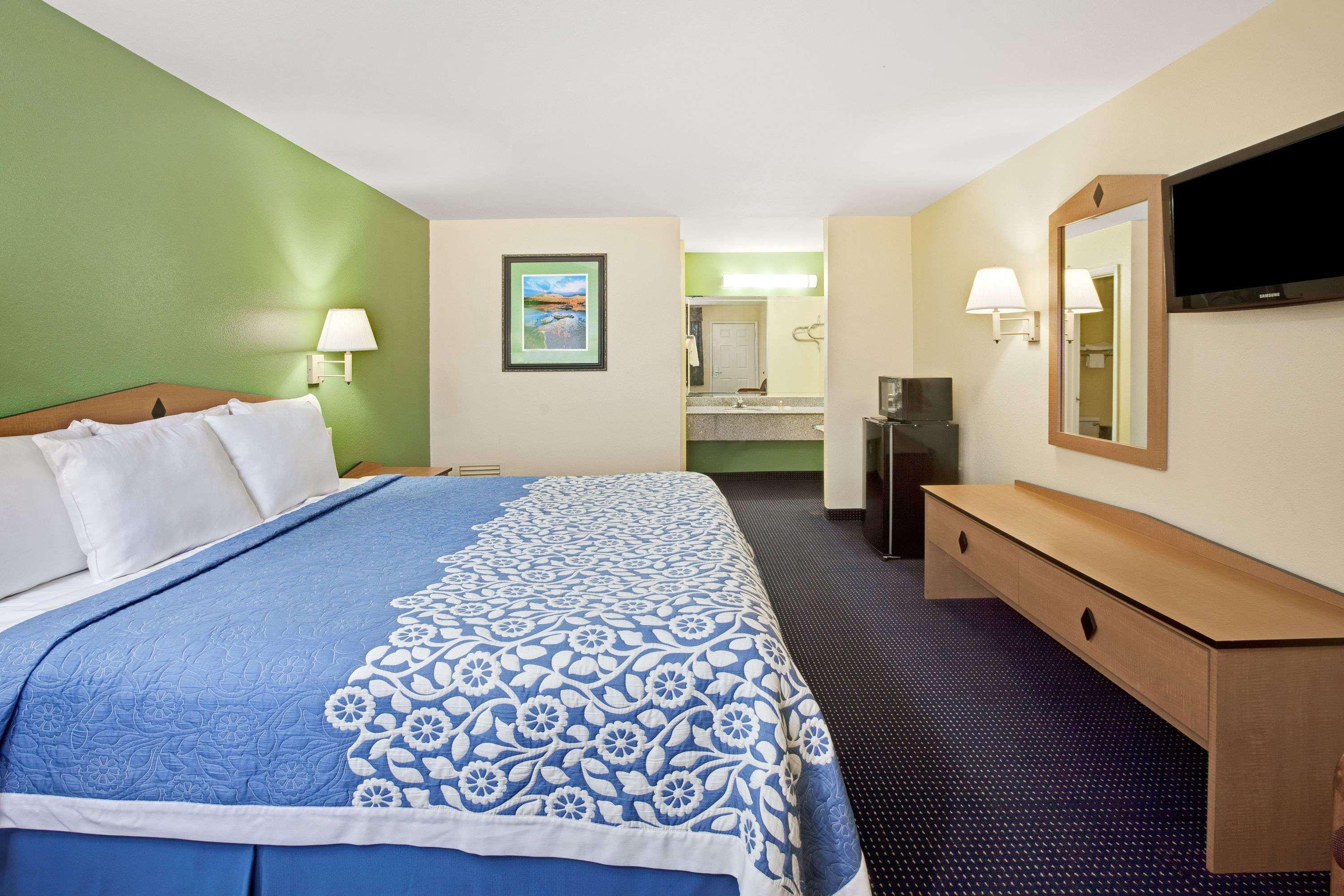 Days Inn Baytown — photo 4