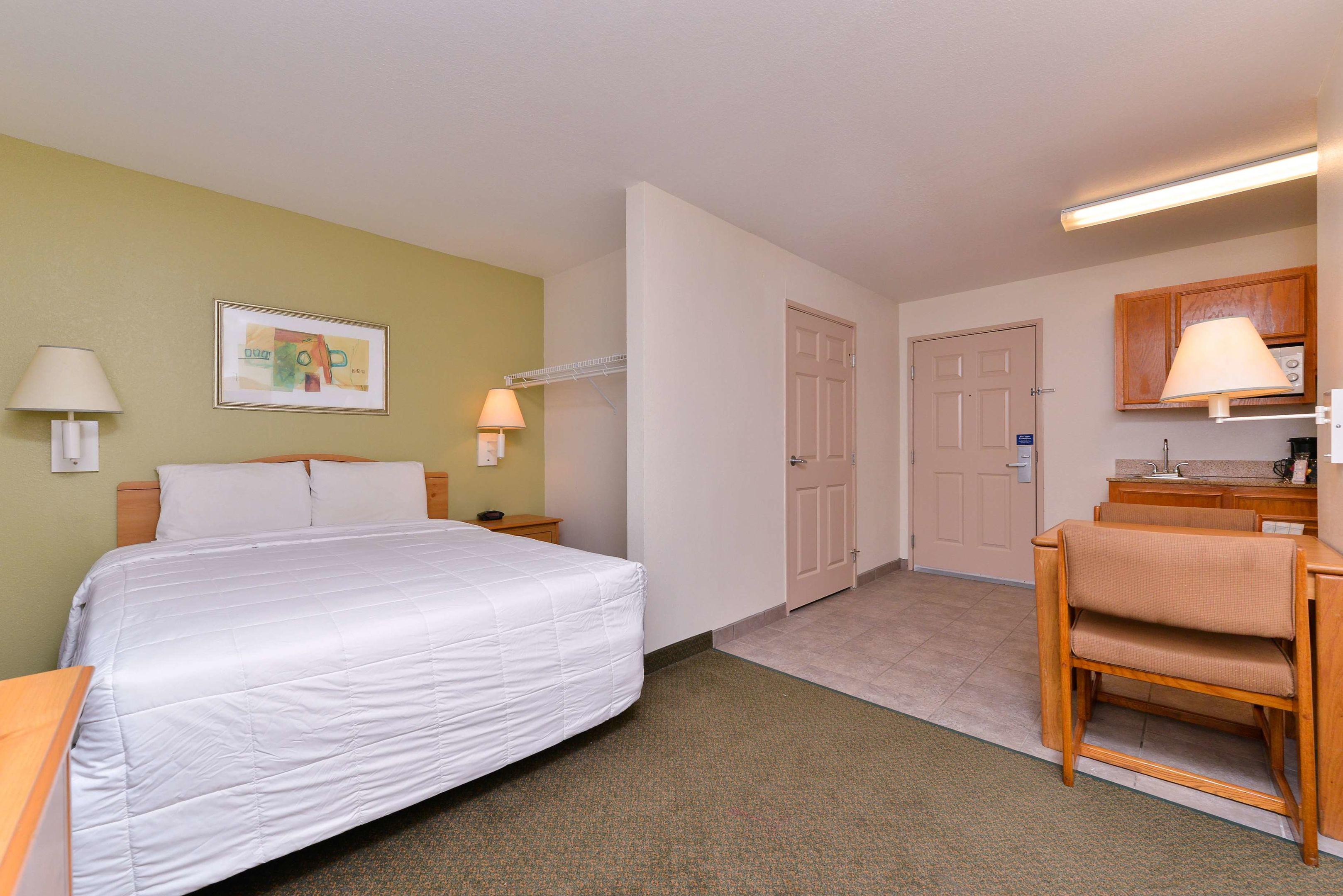 Americas Best Value Inn And Suites — photo 4