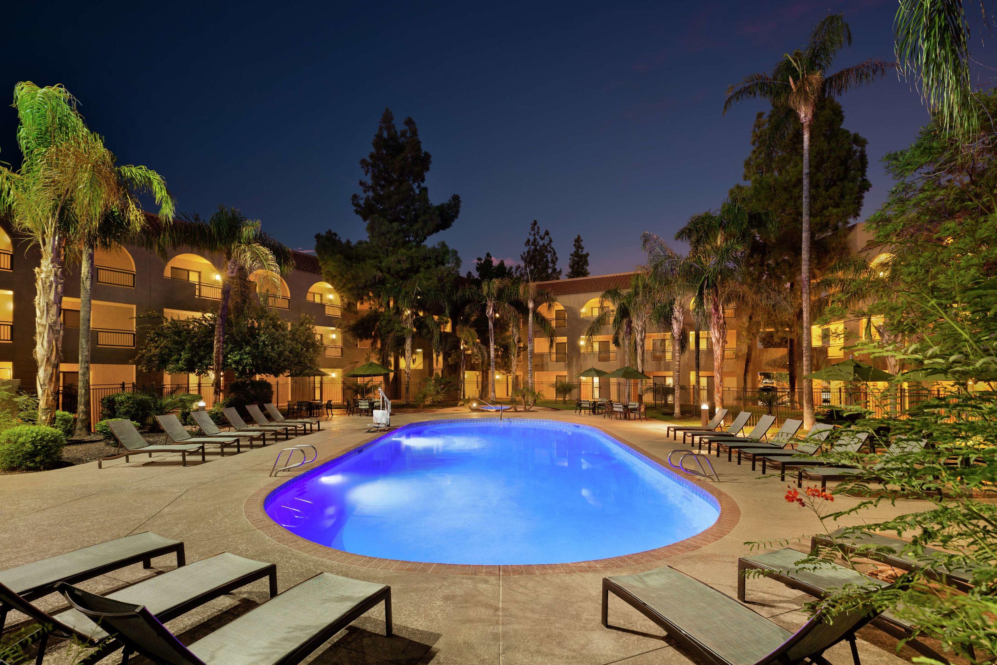 Embassy Suites by Hilton Phoenix Tempe — photo 4