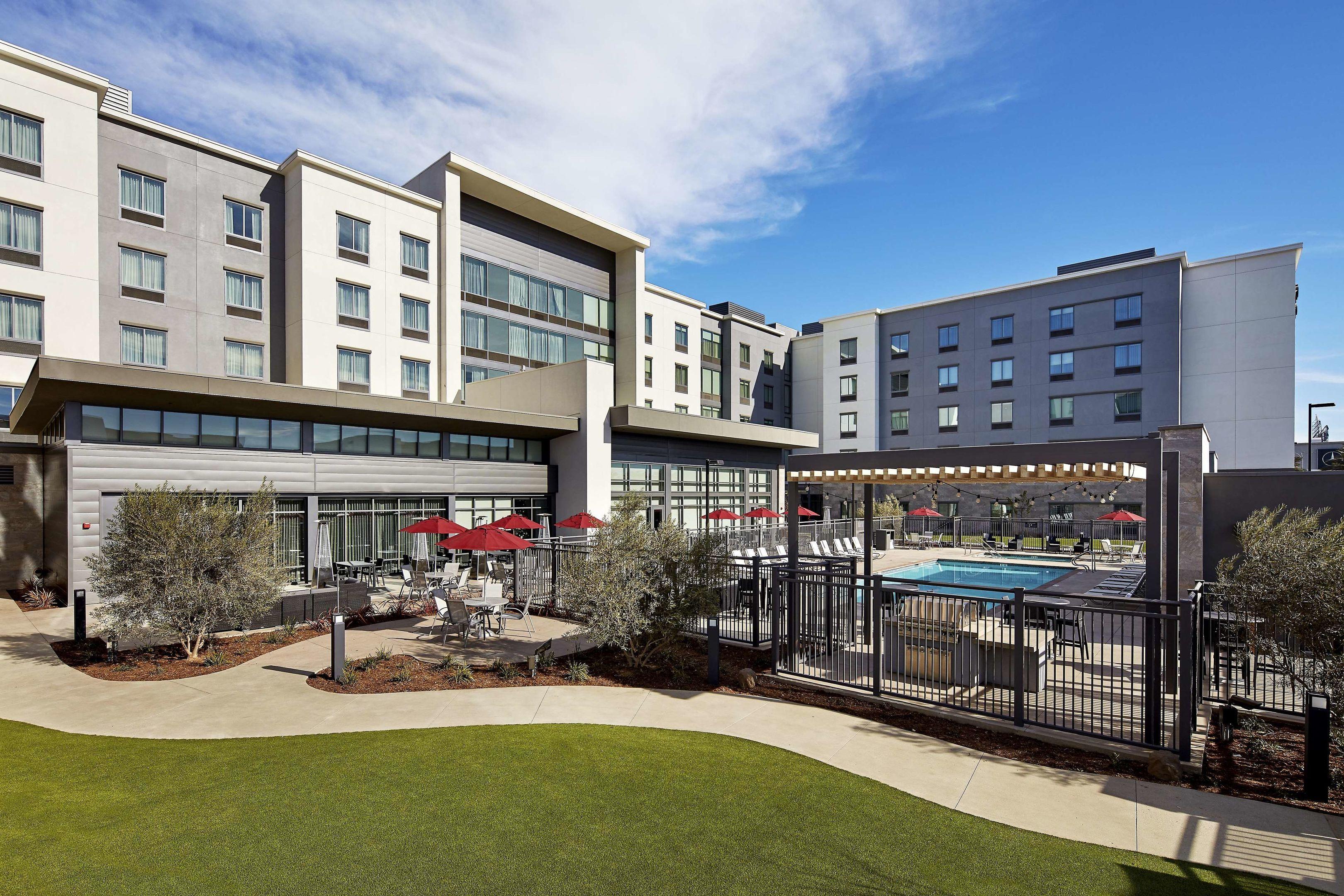 Hampton Inn Long Beach Airport — photo 5