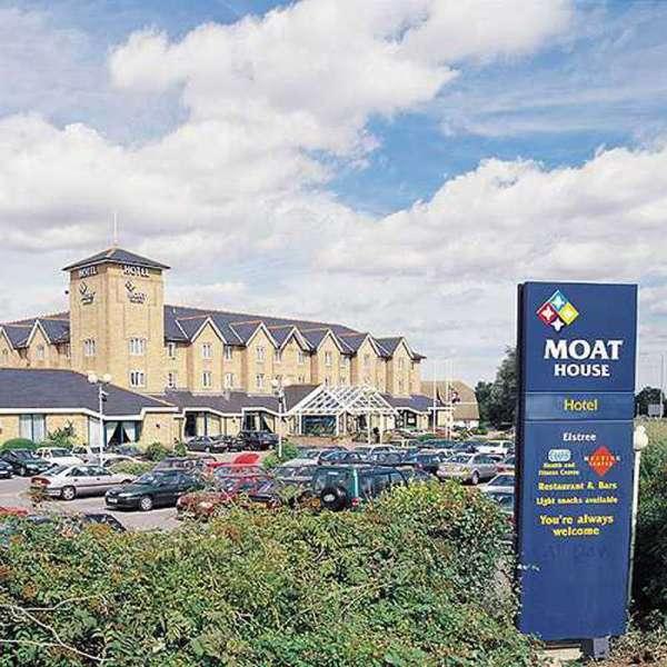 DoubleTree by Hilton London Elstree — photo 1
