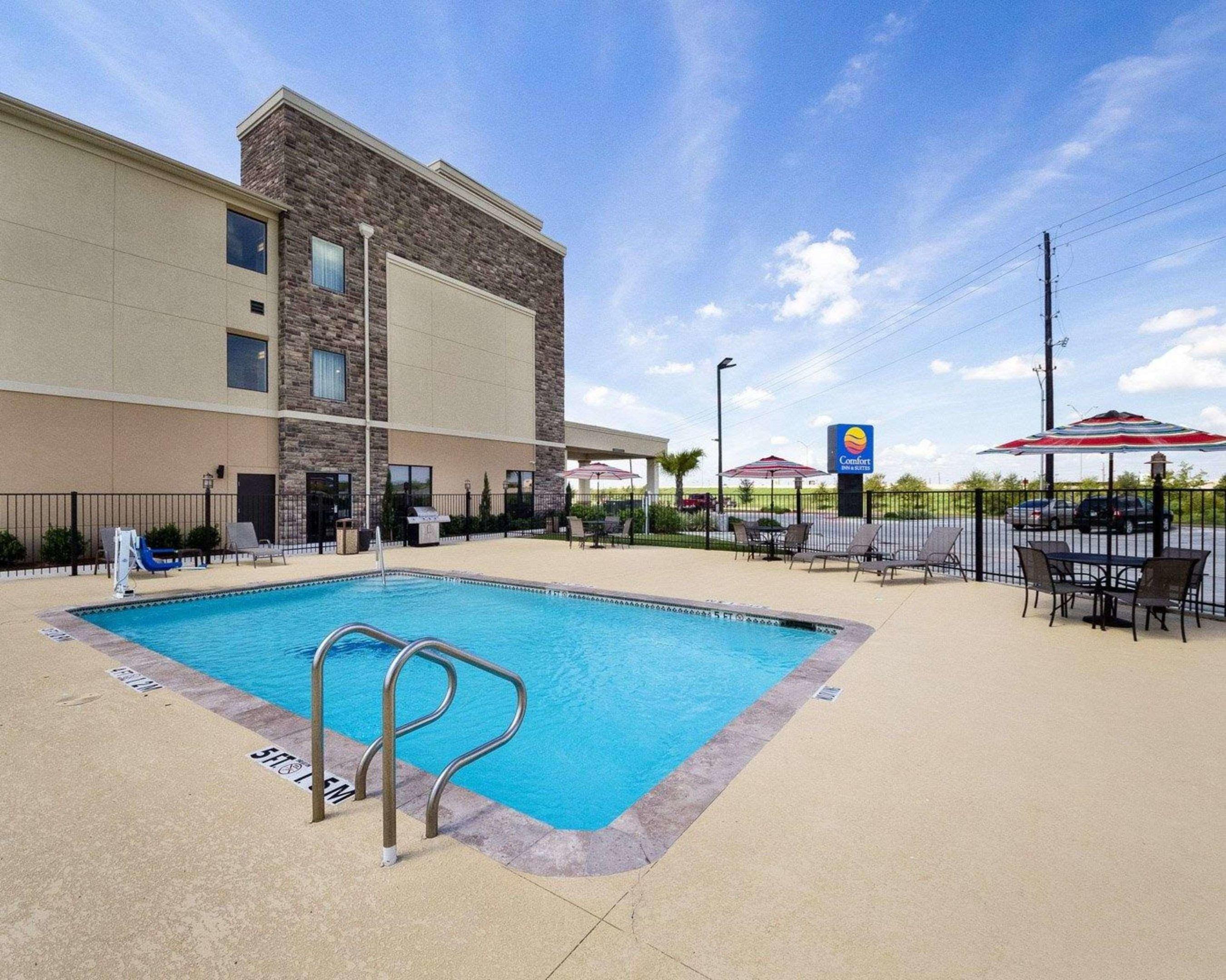 Comfort Inn & Suites Victoria North — photo 3