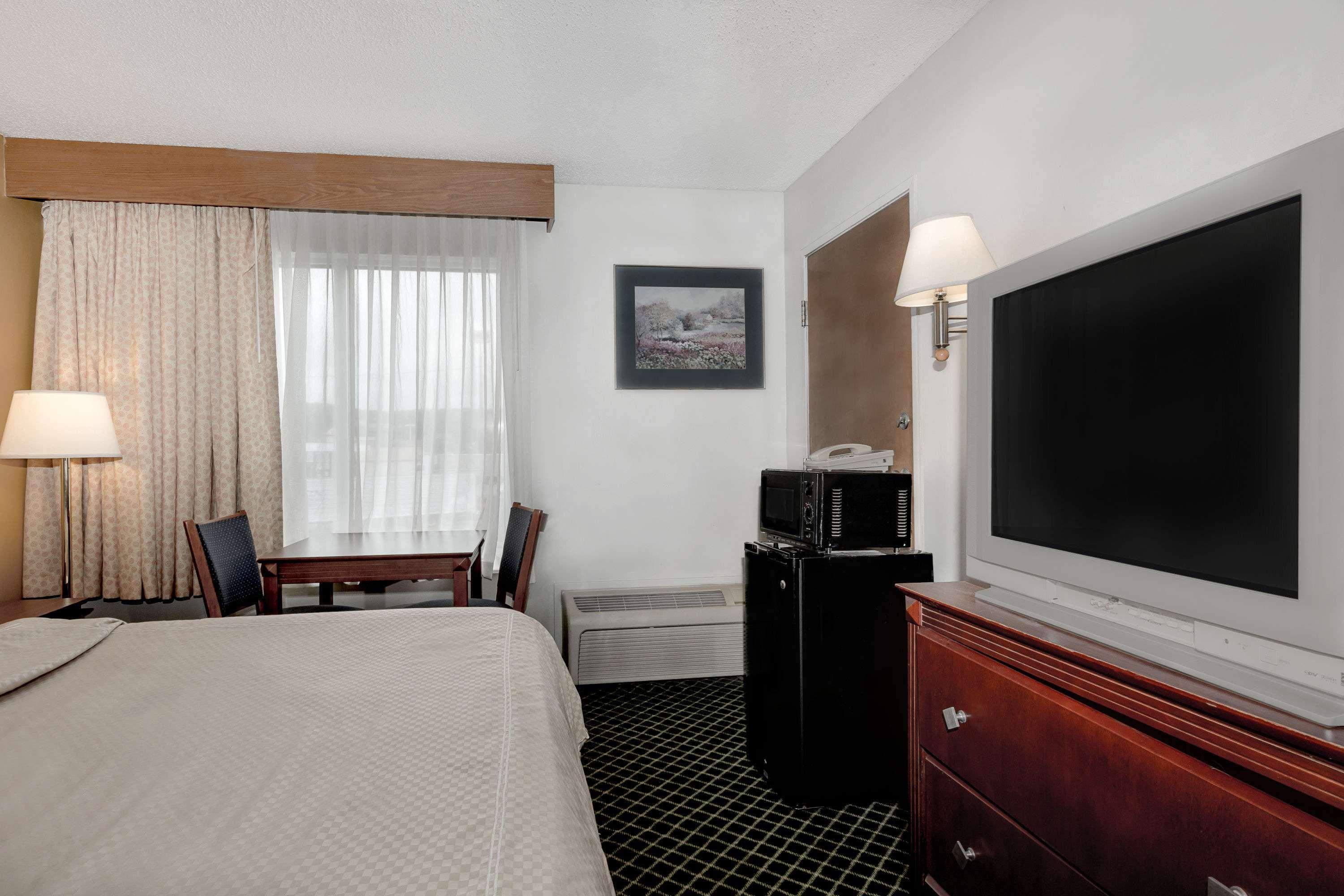 Travelodge by Wyndham Pelham Birmingham — photo 3