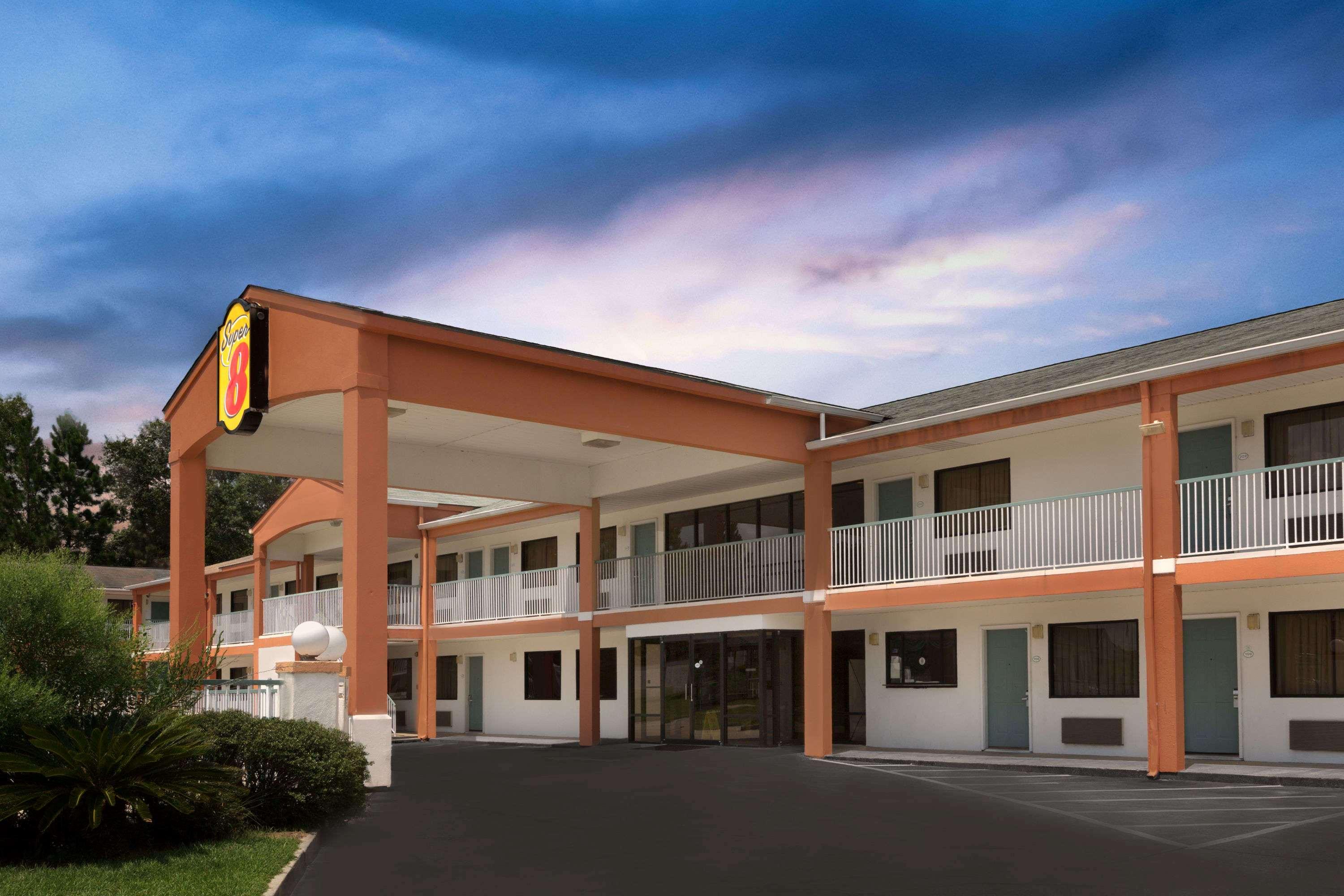 Super 8 by Wyndham Ocean Springs Biloxi — photo 3