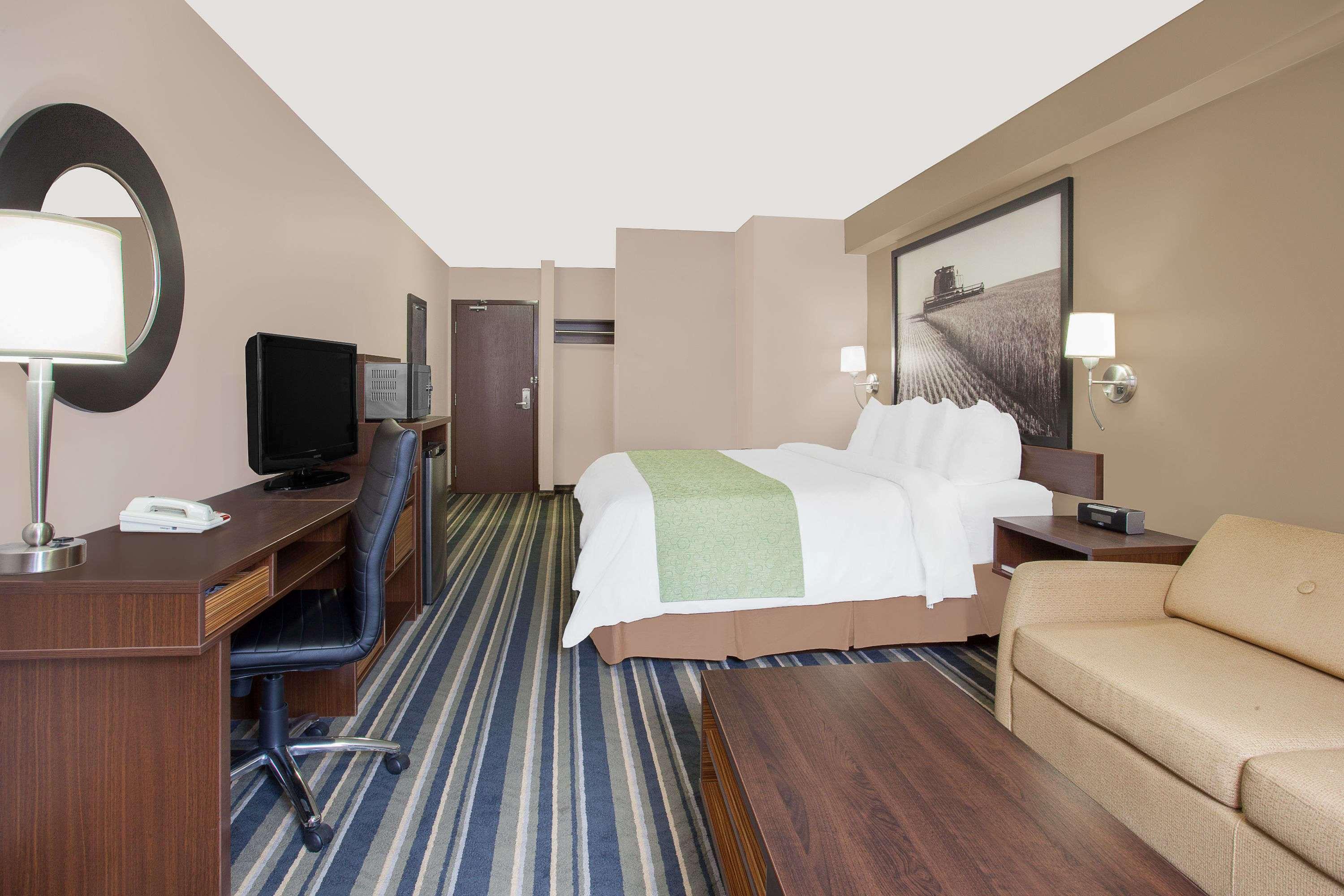 Super 8 by Wyndham Brandon MB — photo 4