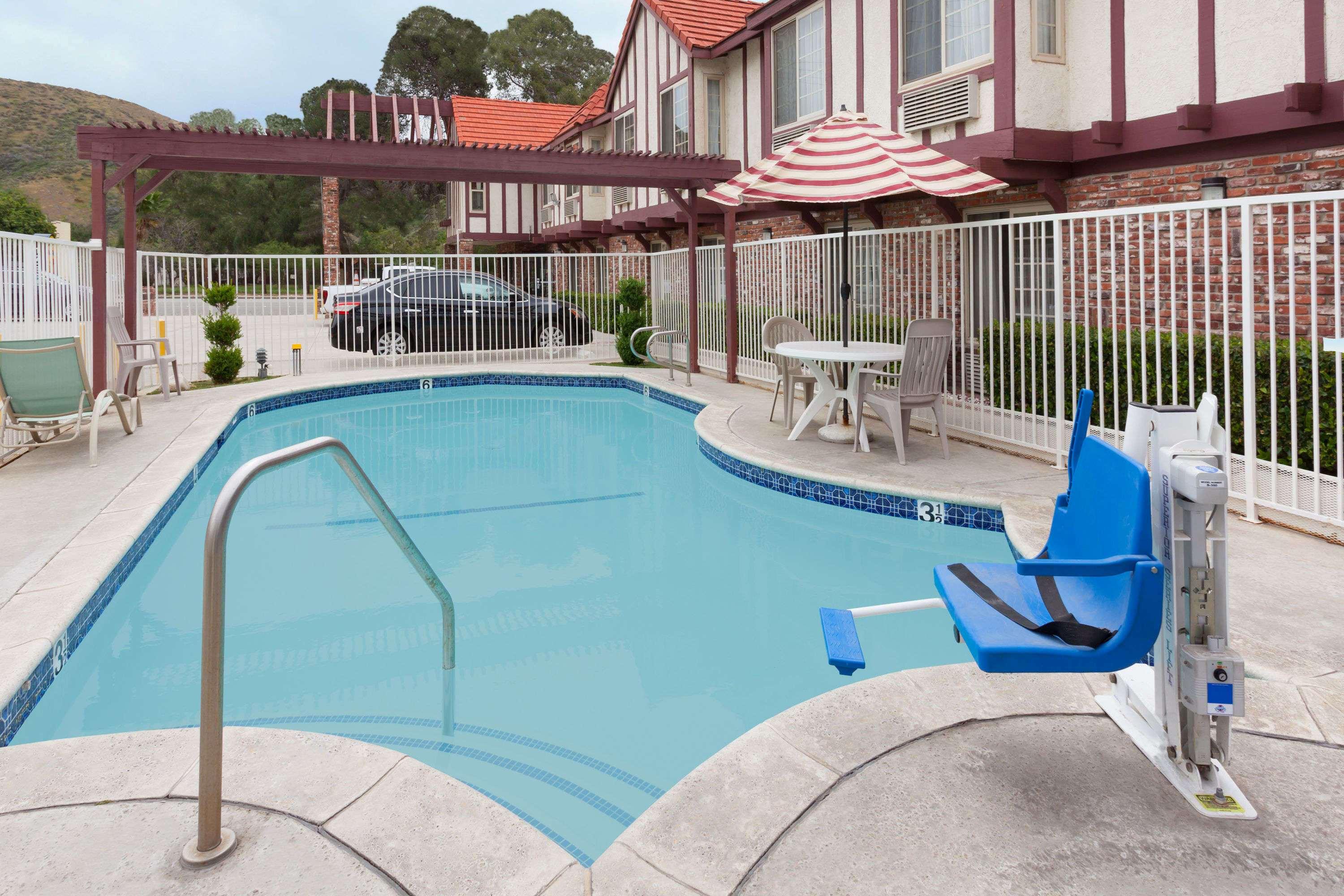 Super 8 by Wyndham Santa Clarita/Valencia — photo 5