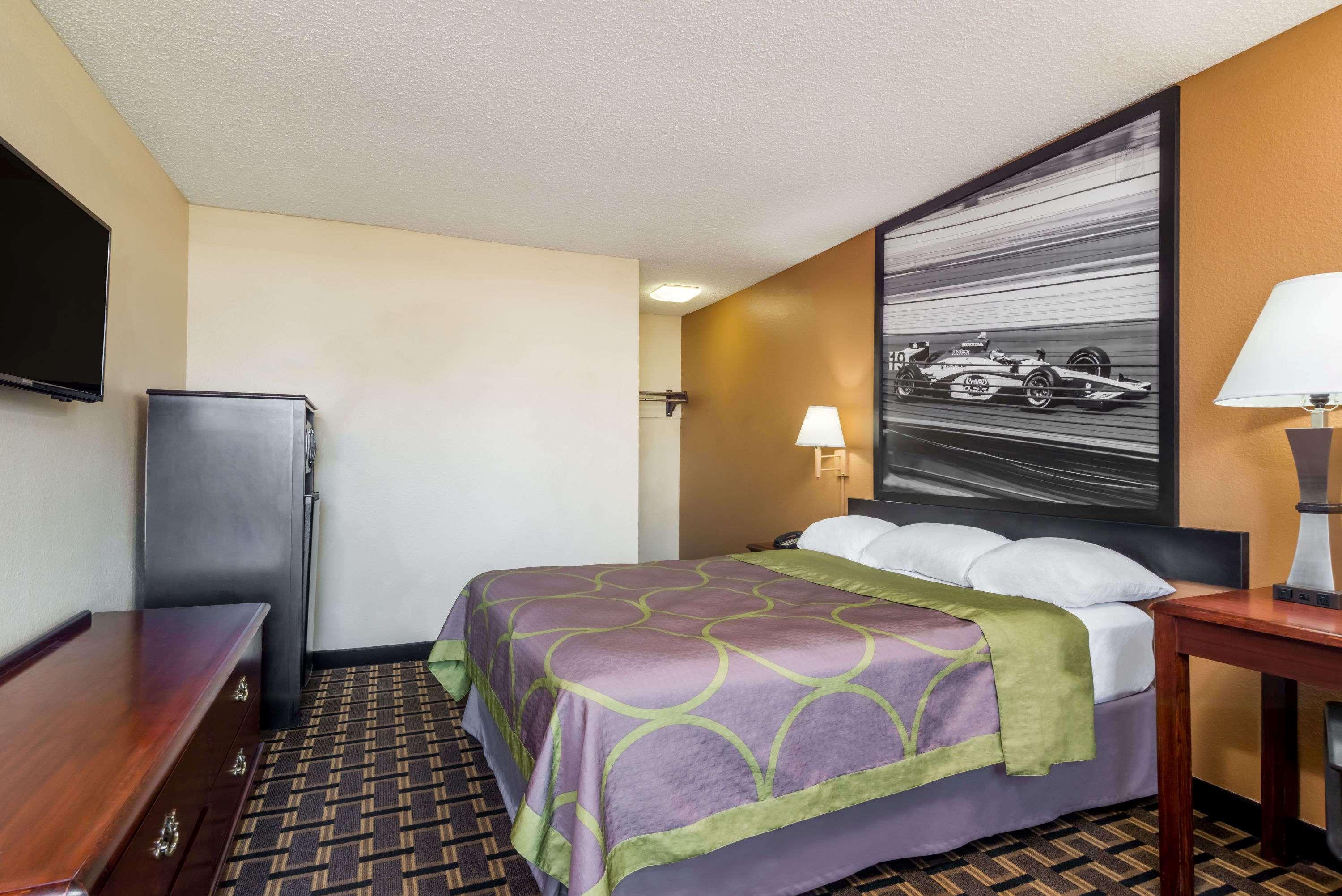 Super 8 by Wyndham Indianapolis/NE/Castleton Area — photo 4