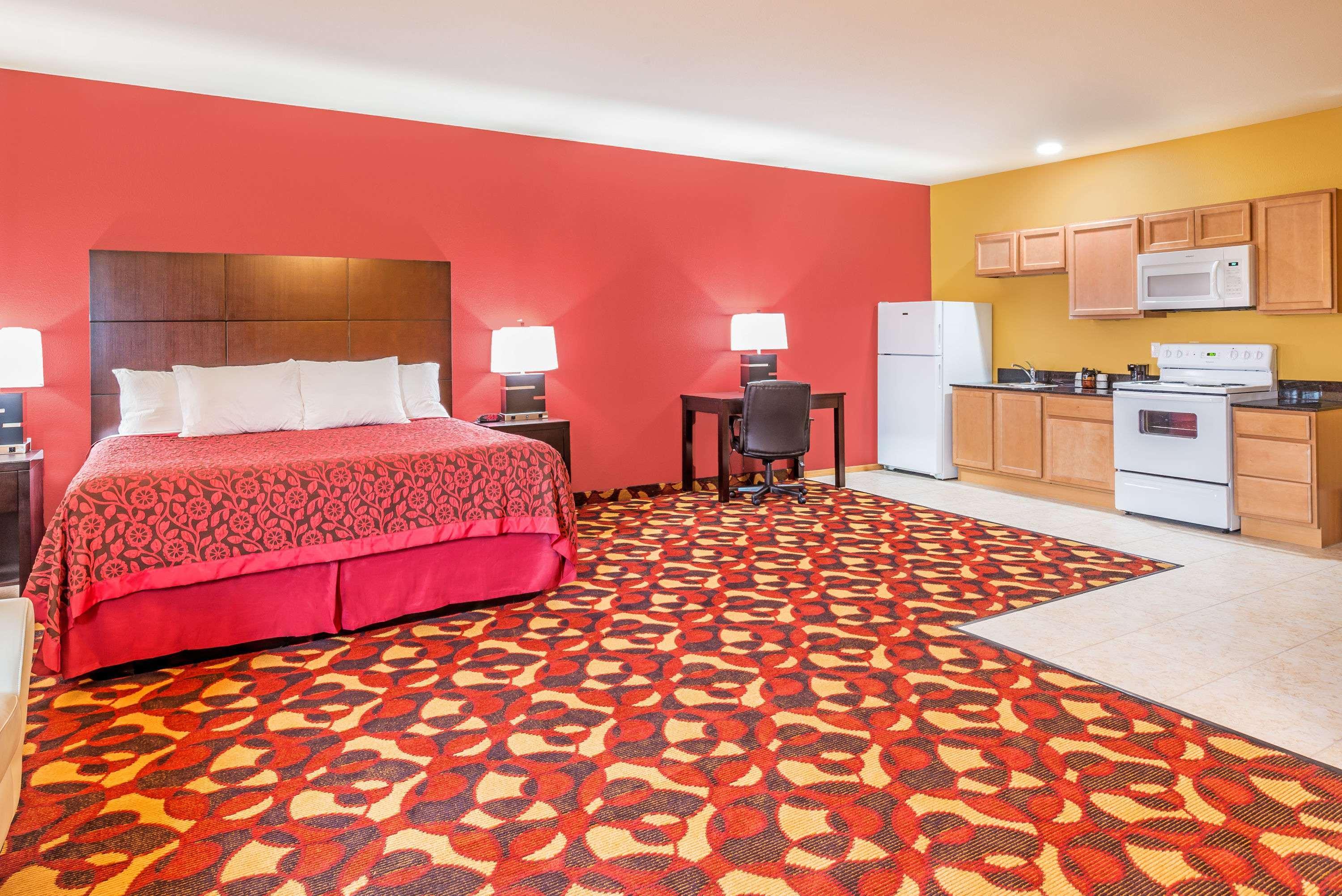 Days Inn and Suites El Dorado — photo 5