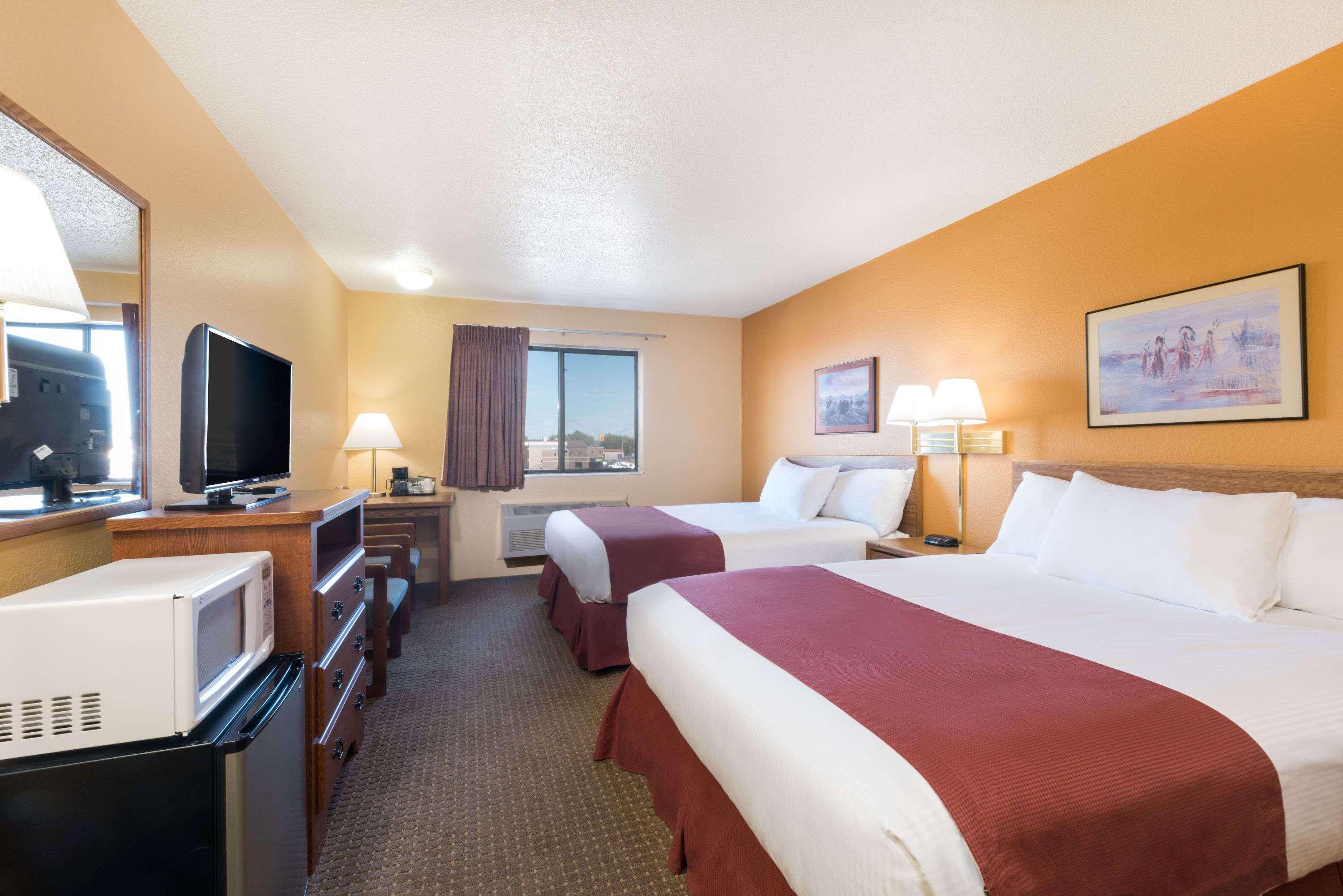 Days Inn Wall — photo 3