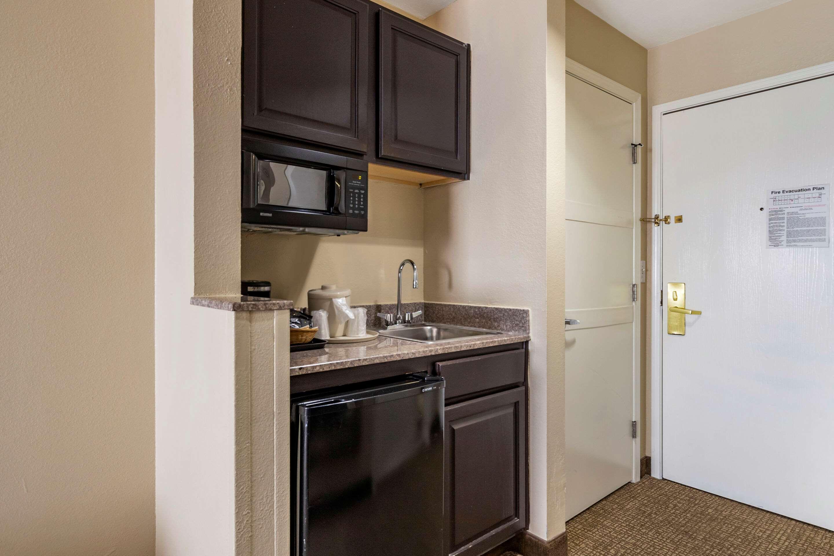 Comfort Inn & Suites Texas Hill Country — photo 4