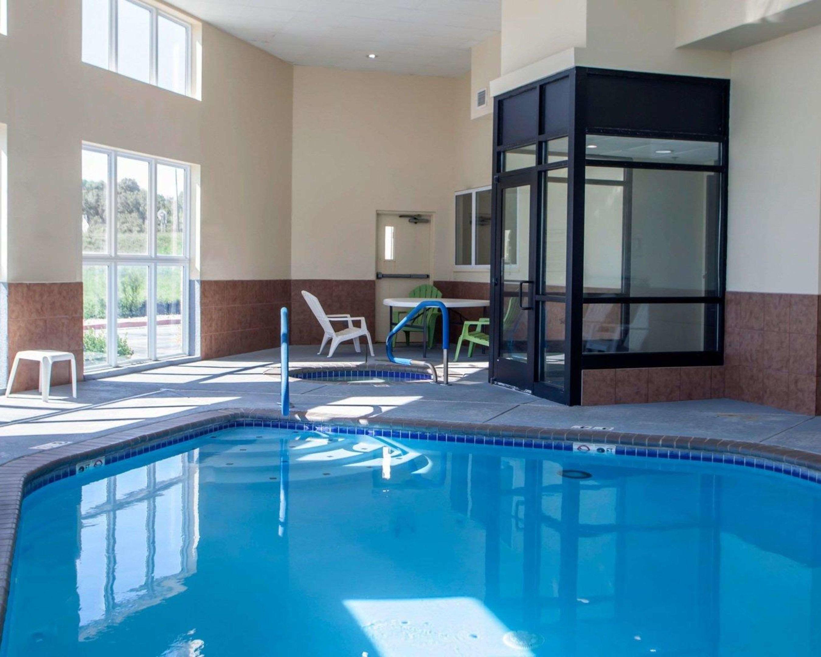 Comfort Inn & Suites Harrisonville — photo 5