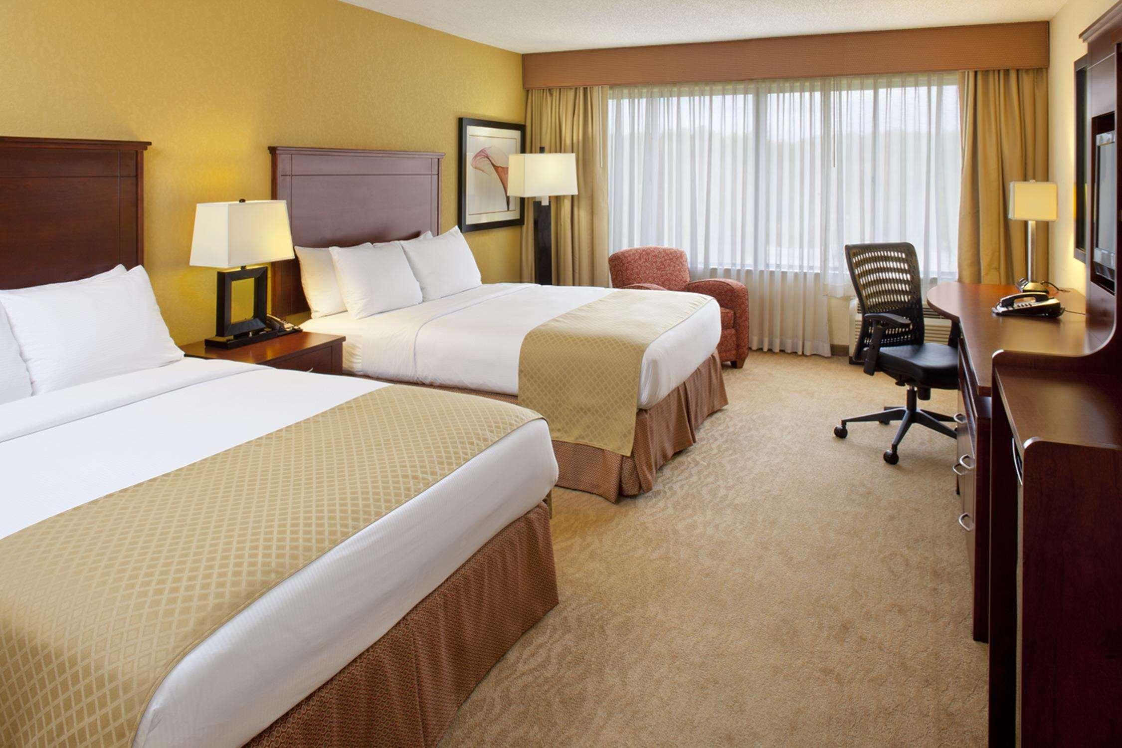 DoubleTree by Hilton Hotel Fayetteville — photo 3