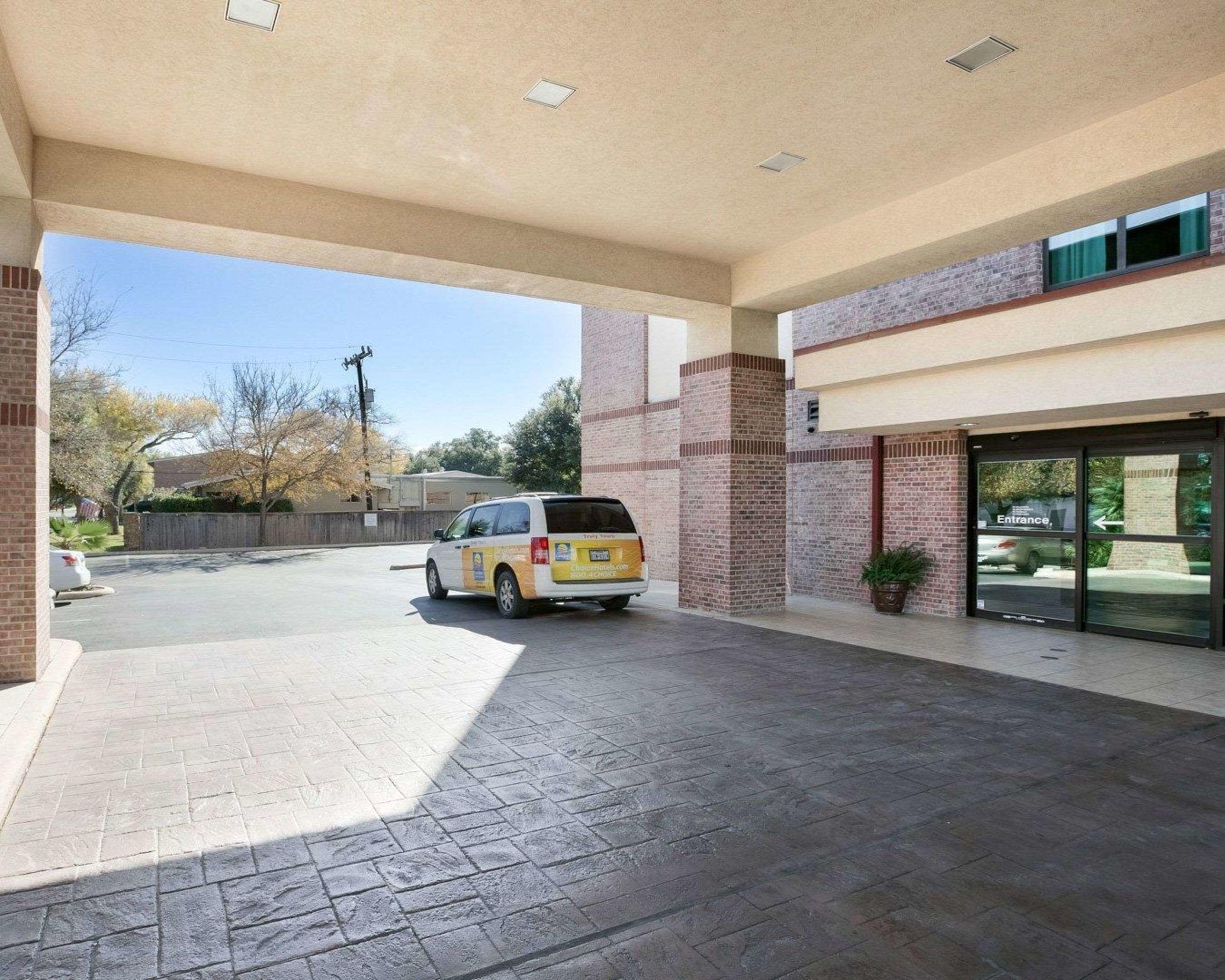 Comfort Inn & Suites Airport — photo 4