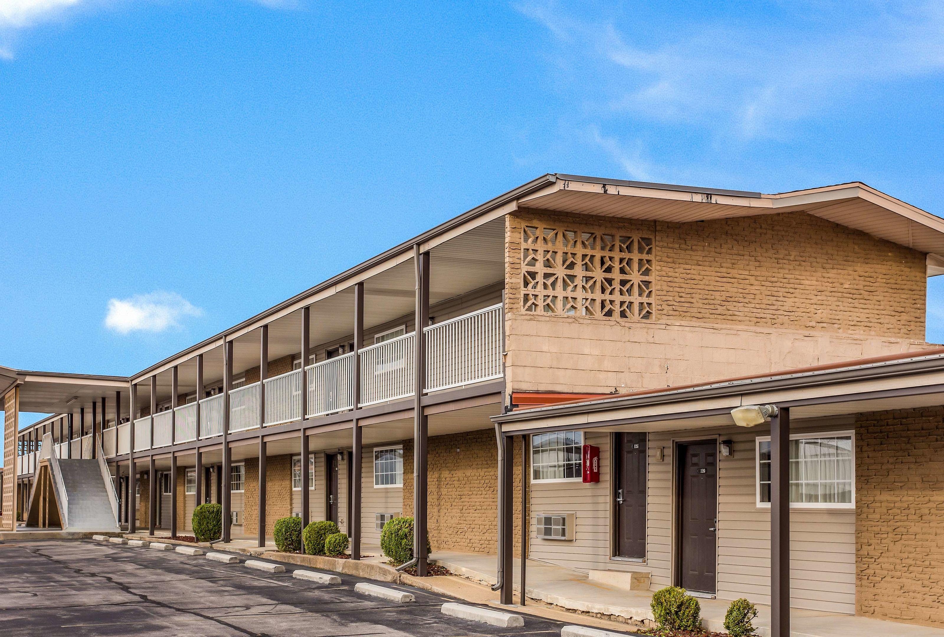 Americas Best Value Inn Lebanon, MO — photo 4