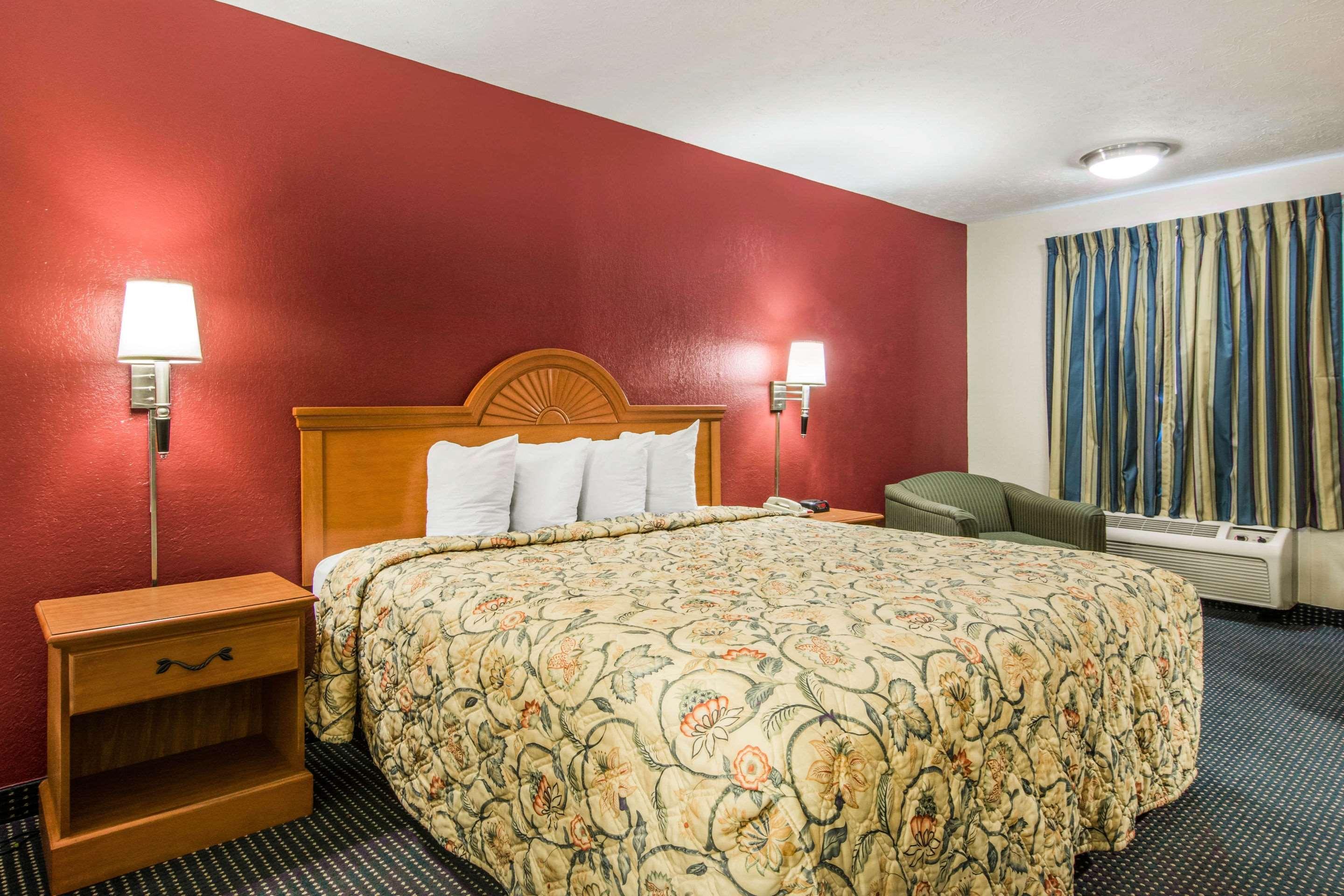 Rodeway Inn in LaGrange — photo 5