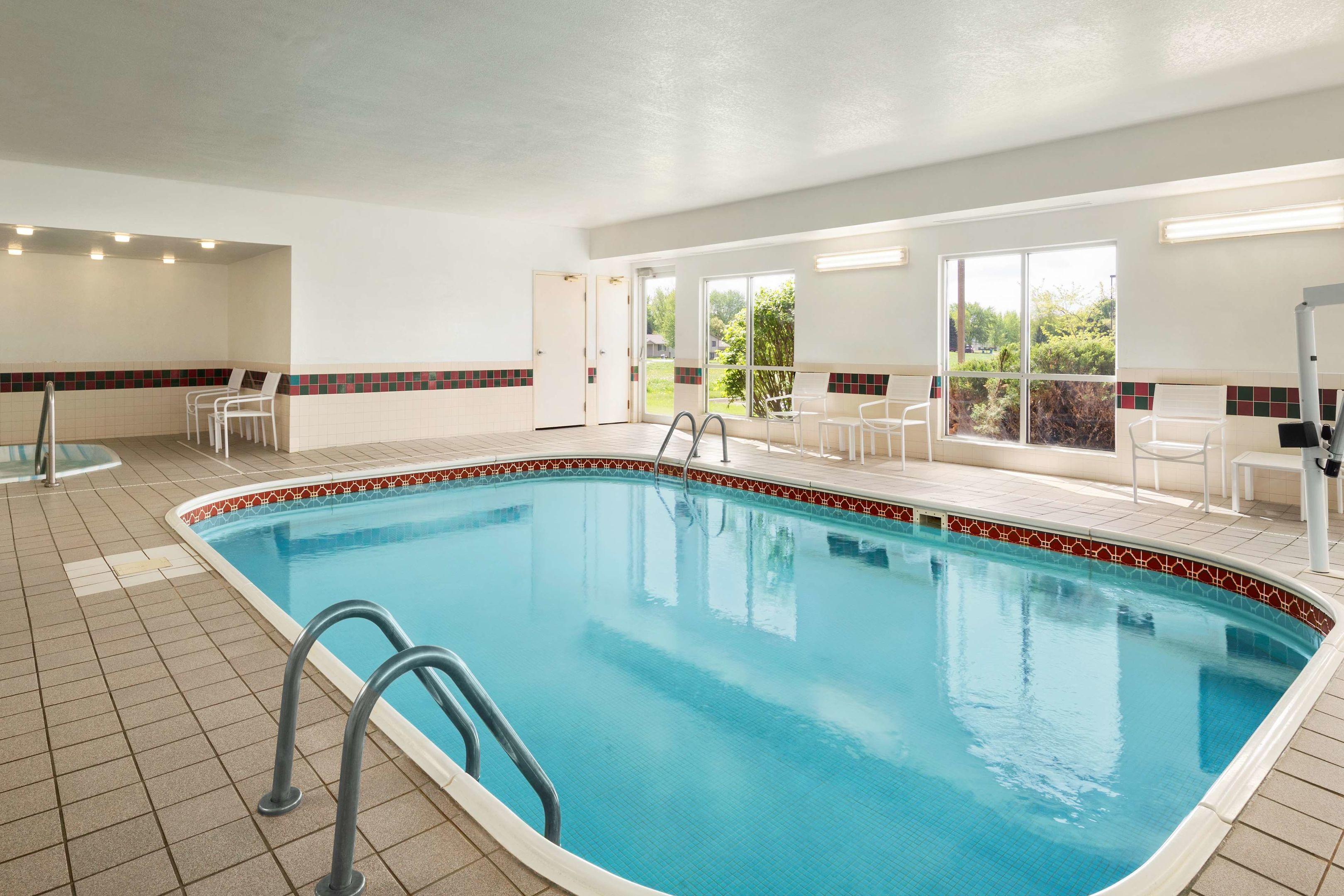 Country Inn & Suites by Radisson, Owatonna, MN — photo 3