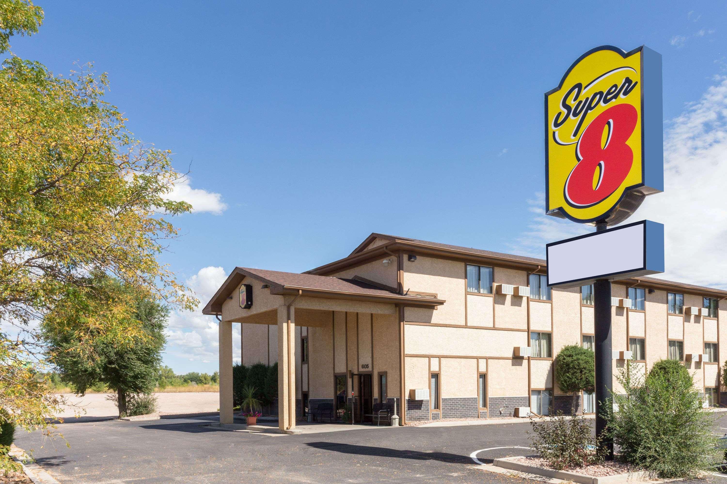 Super 8 by Wyndham Cos/Hwy. 24 E/PAFB Area — photo 3