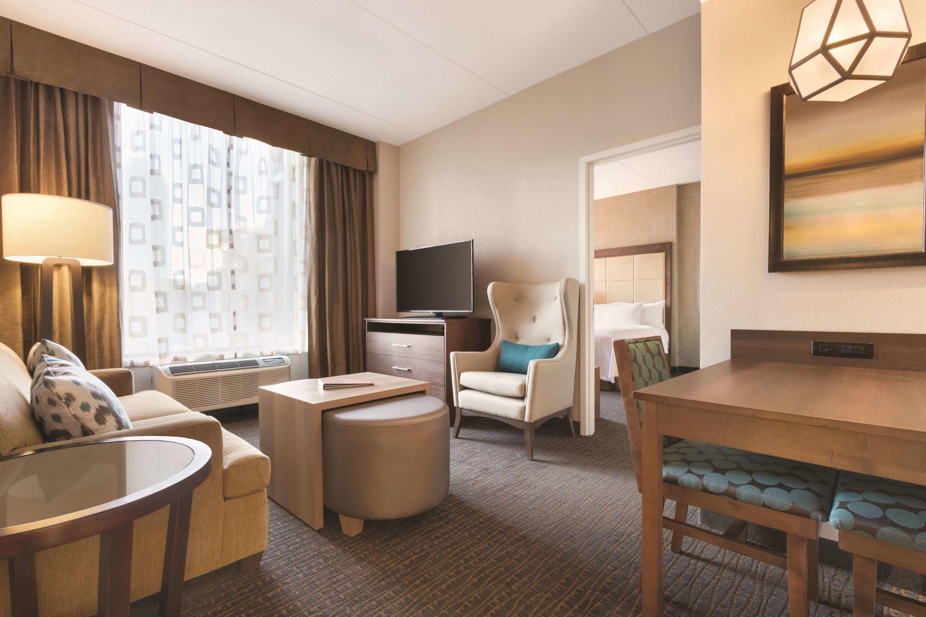 Homewood Suites by Hilton Calgary Downtown — photo 4