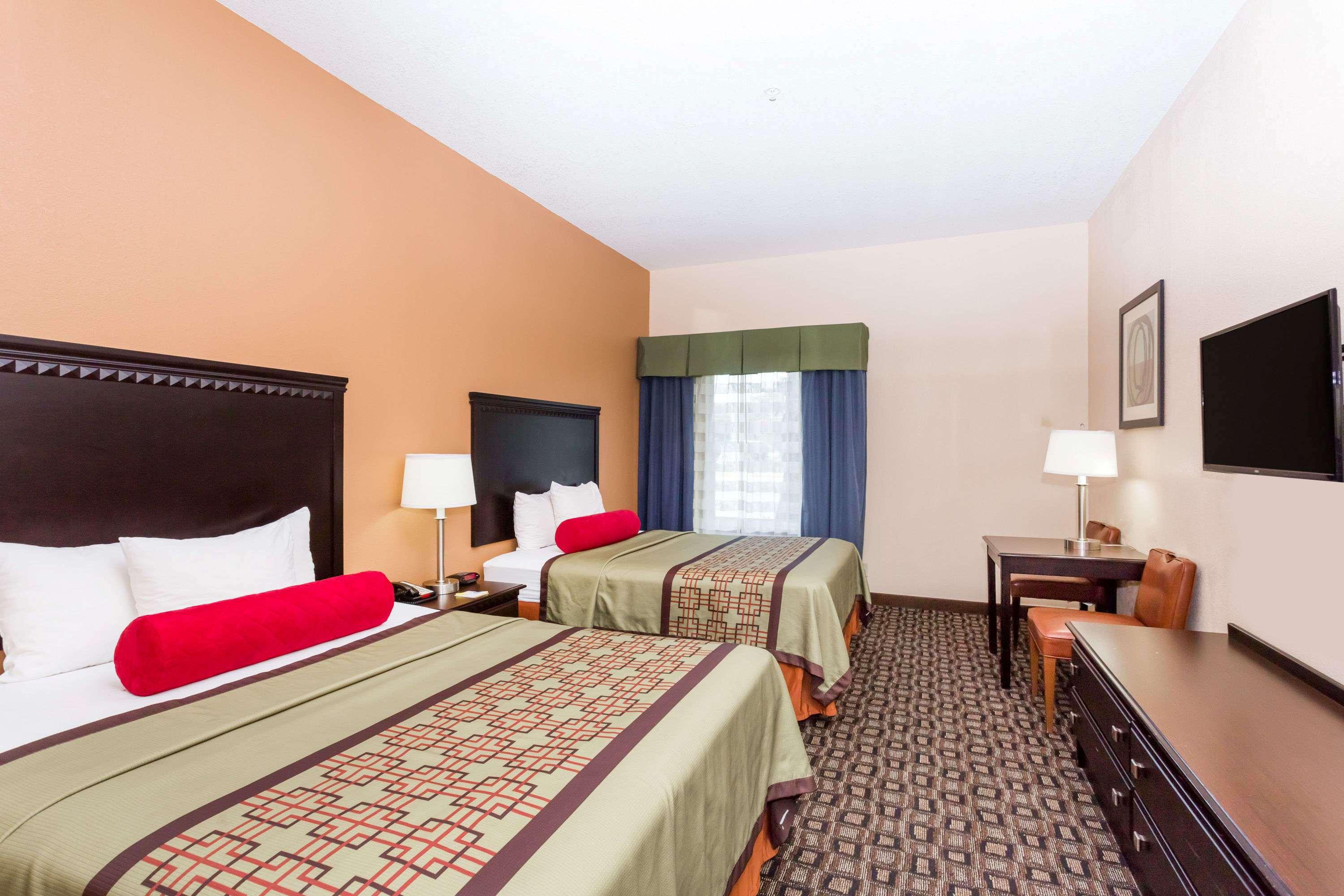 Days Inn & Suites by Wyndham Savannah North I-95 — photo 5