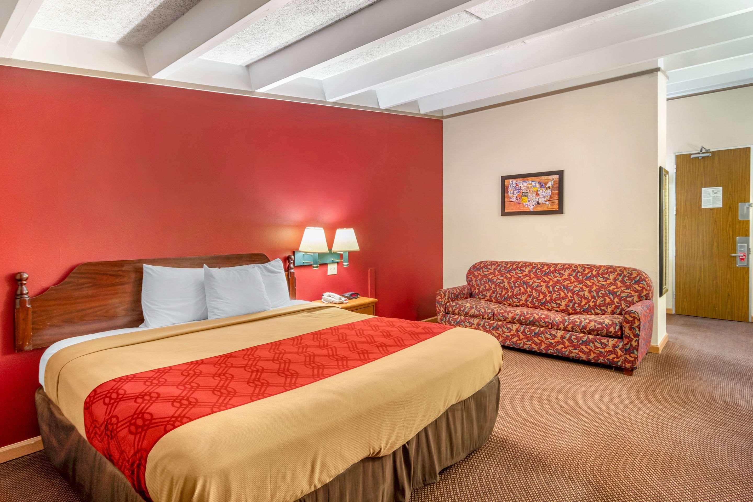 Econo Lodge Perry — photo 5