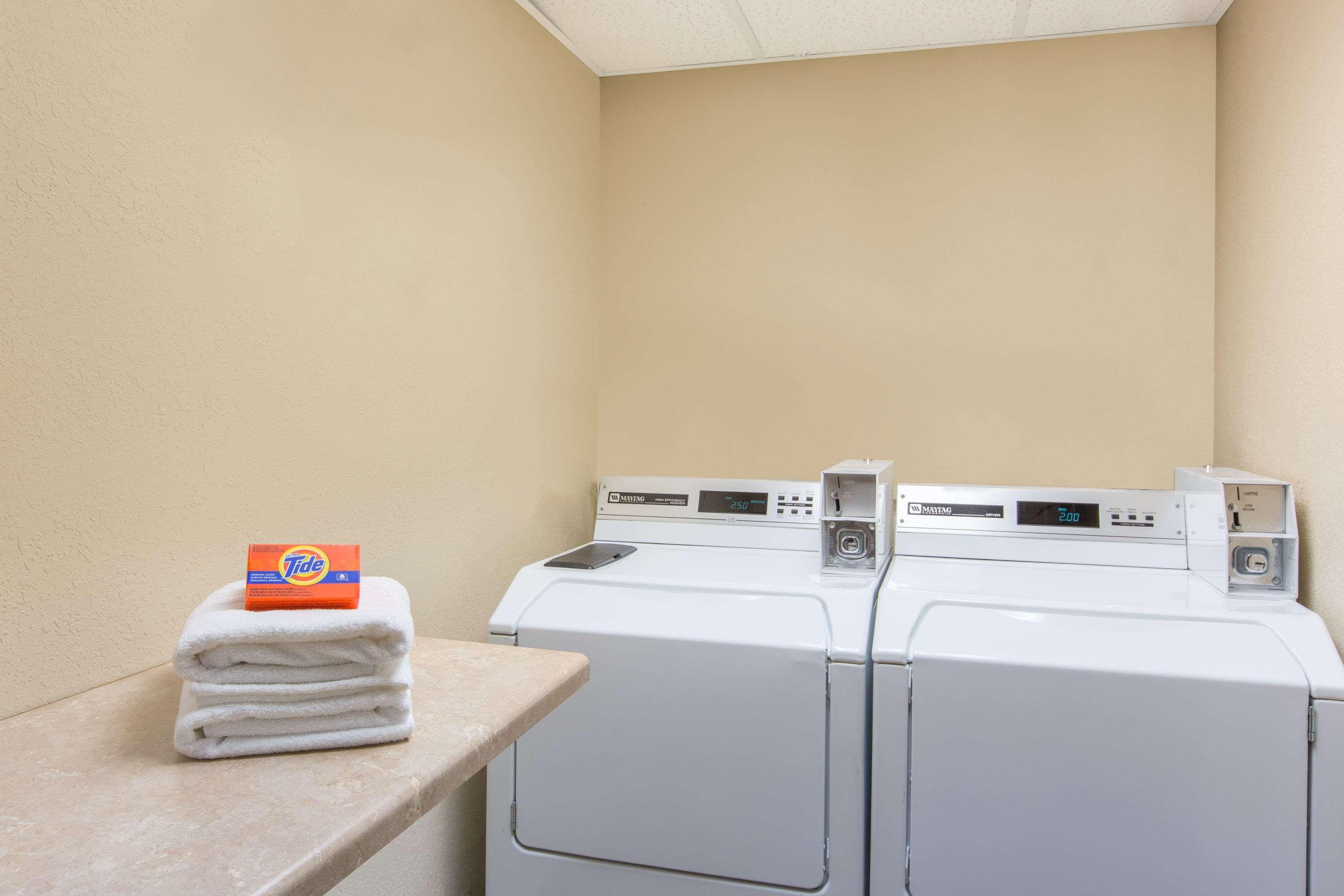 Days Inn by Wyndham Sioux Falls Empire — photo 5