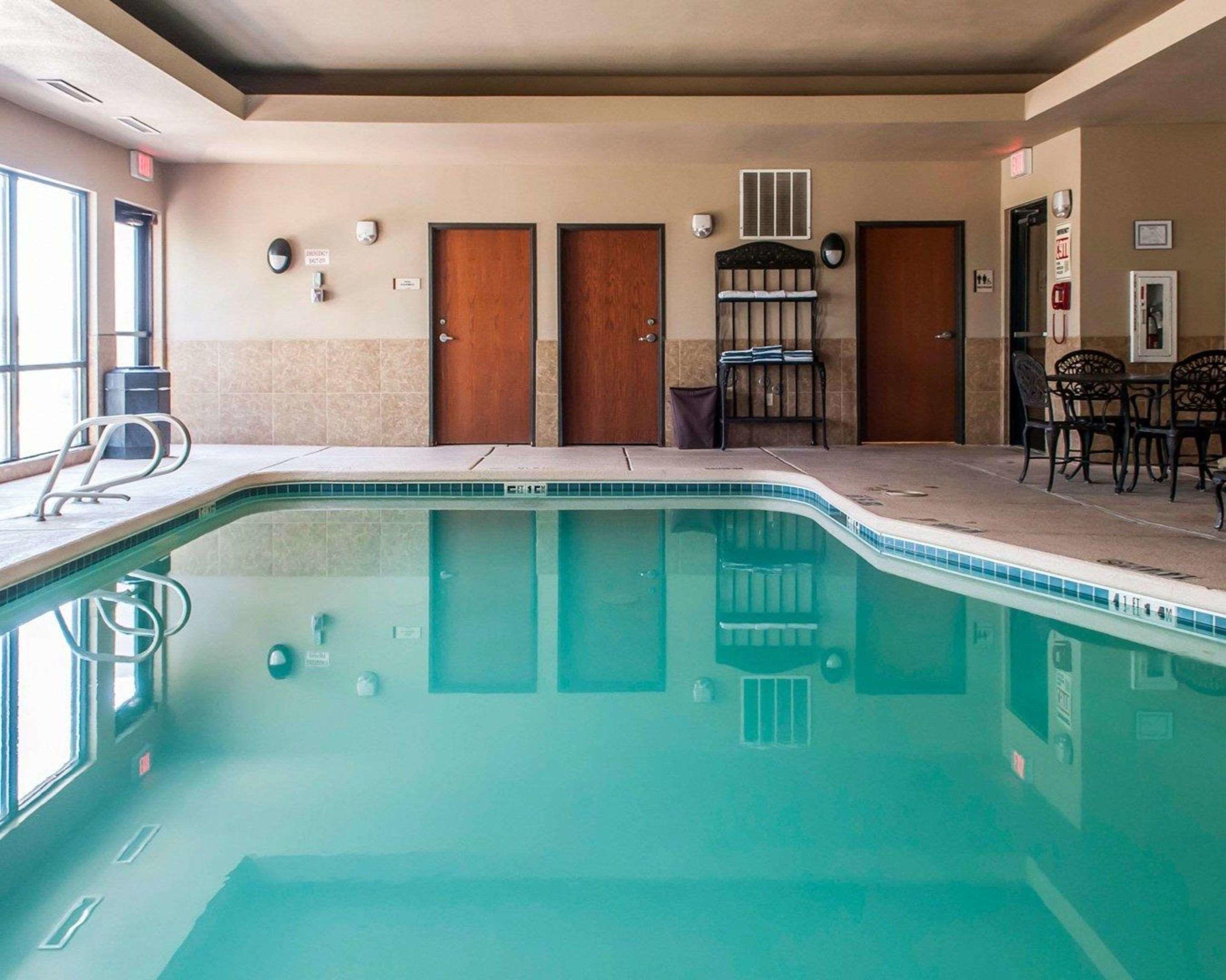 Comfort Suites — photo 4