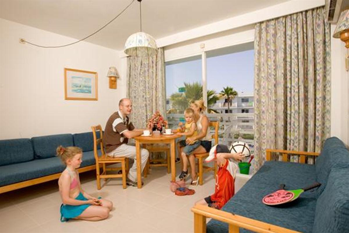 Pirates Village Apartments — photo 4
