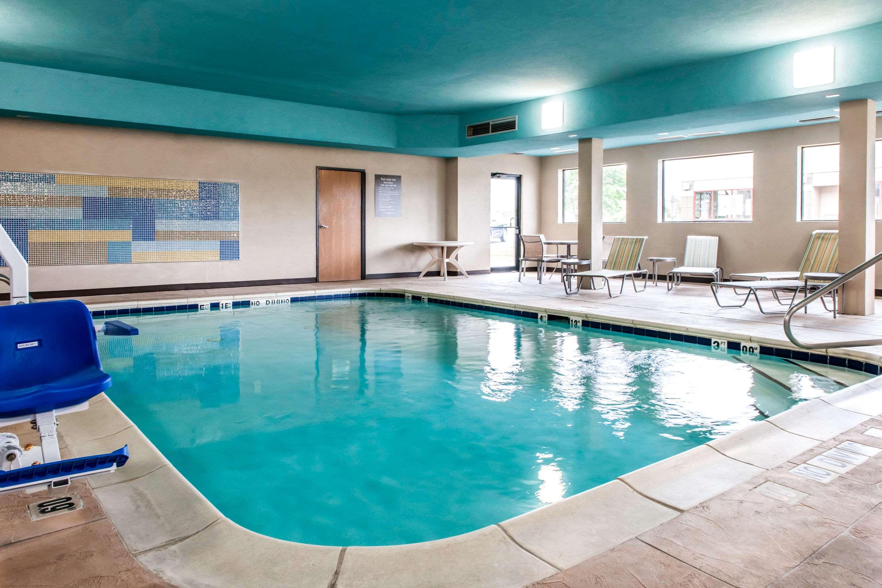 Comfort Suites — photo 4