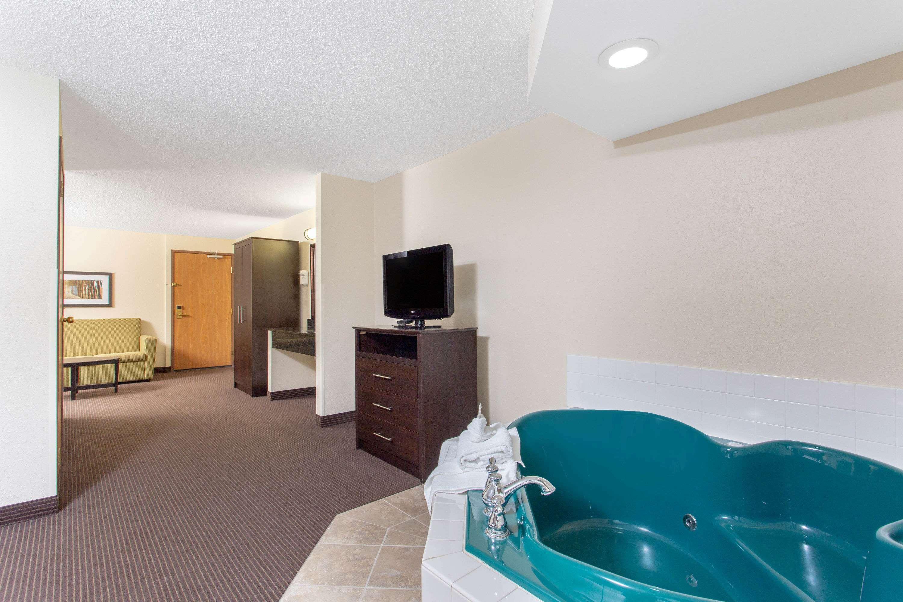 AmericInn by Wyndham Rhinelander — photo 4