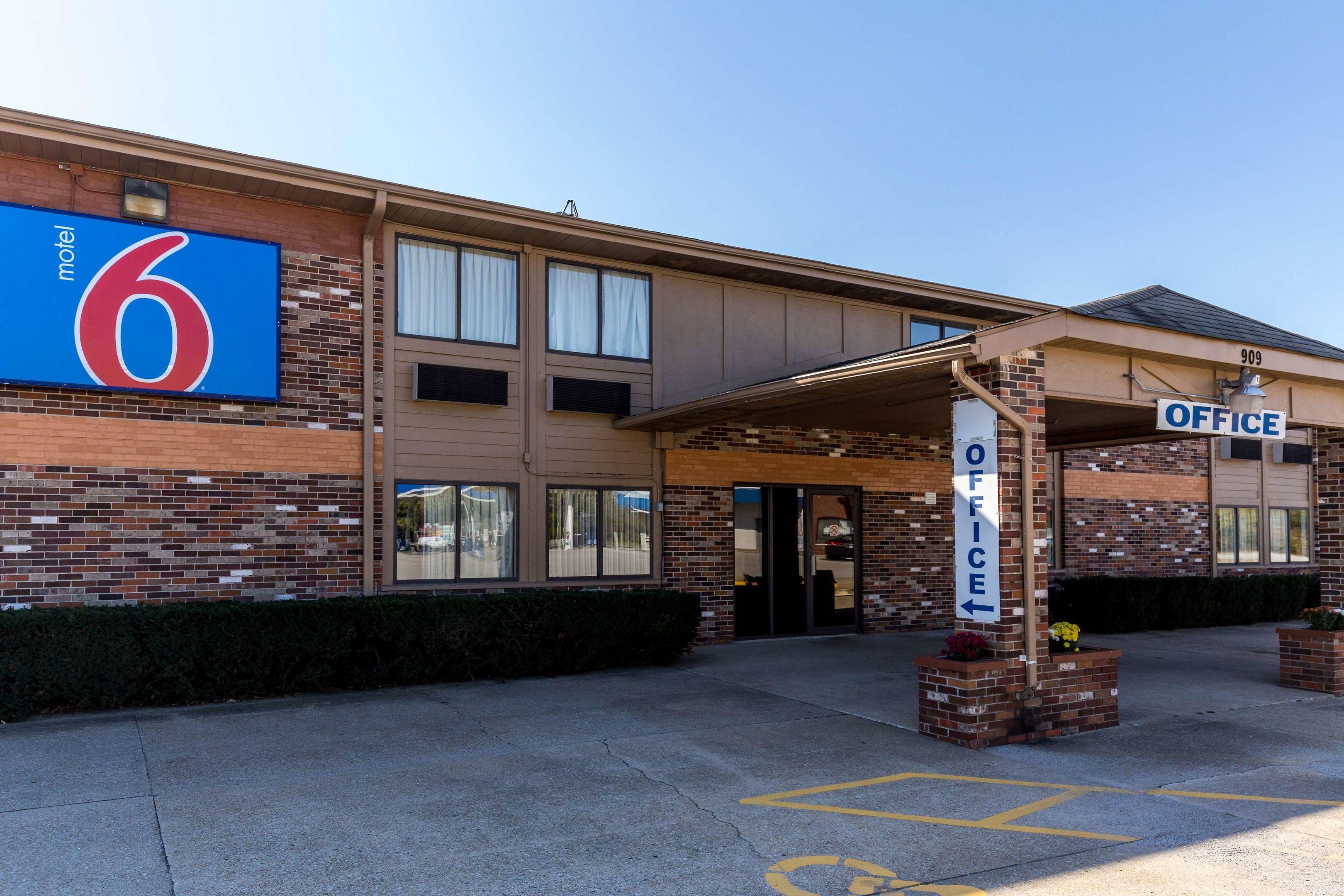 Motel 6 Troy — photo 4