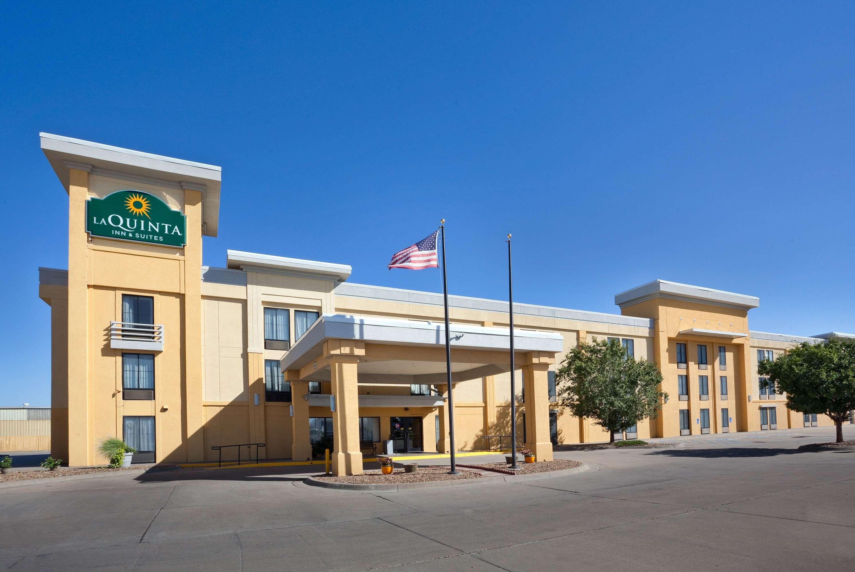 La Quinta Inn & Suites by Wyndham Salina — photo 5
