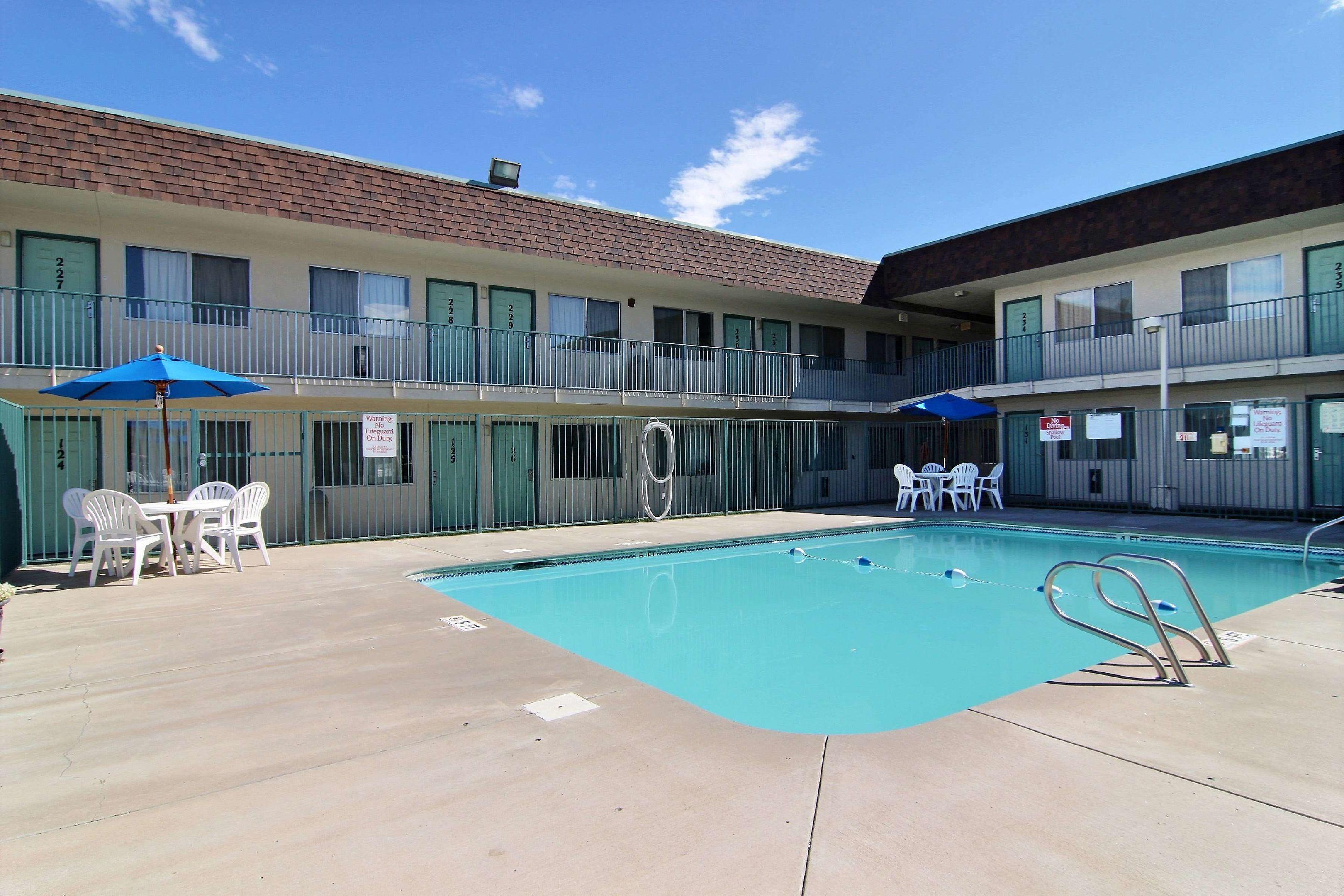 Motel 6 Farmington — photo 5