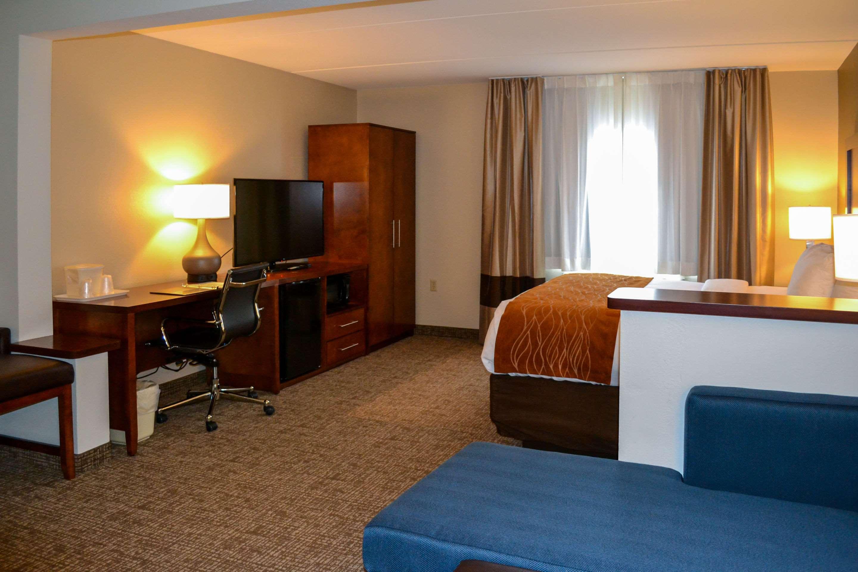 Comfort Inn & Suites — photo 5