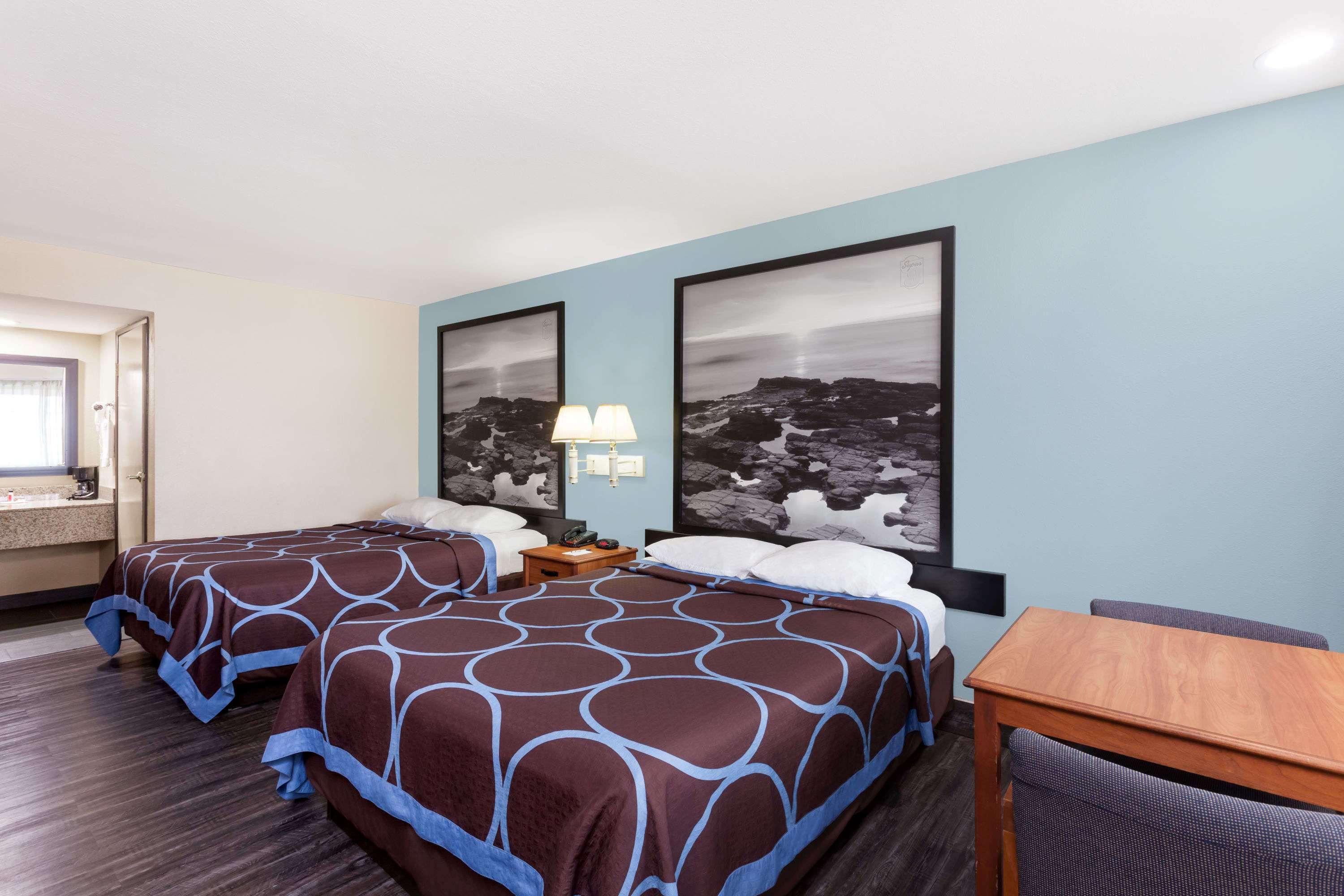 Super 8 by Wyndham El Cajon CA — photo 3