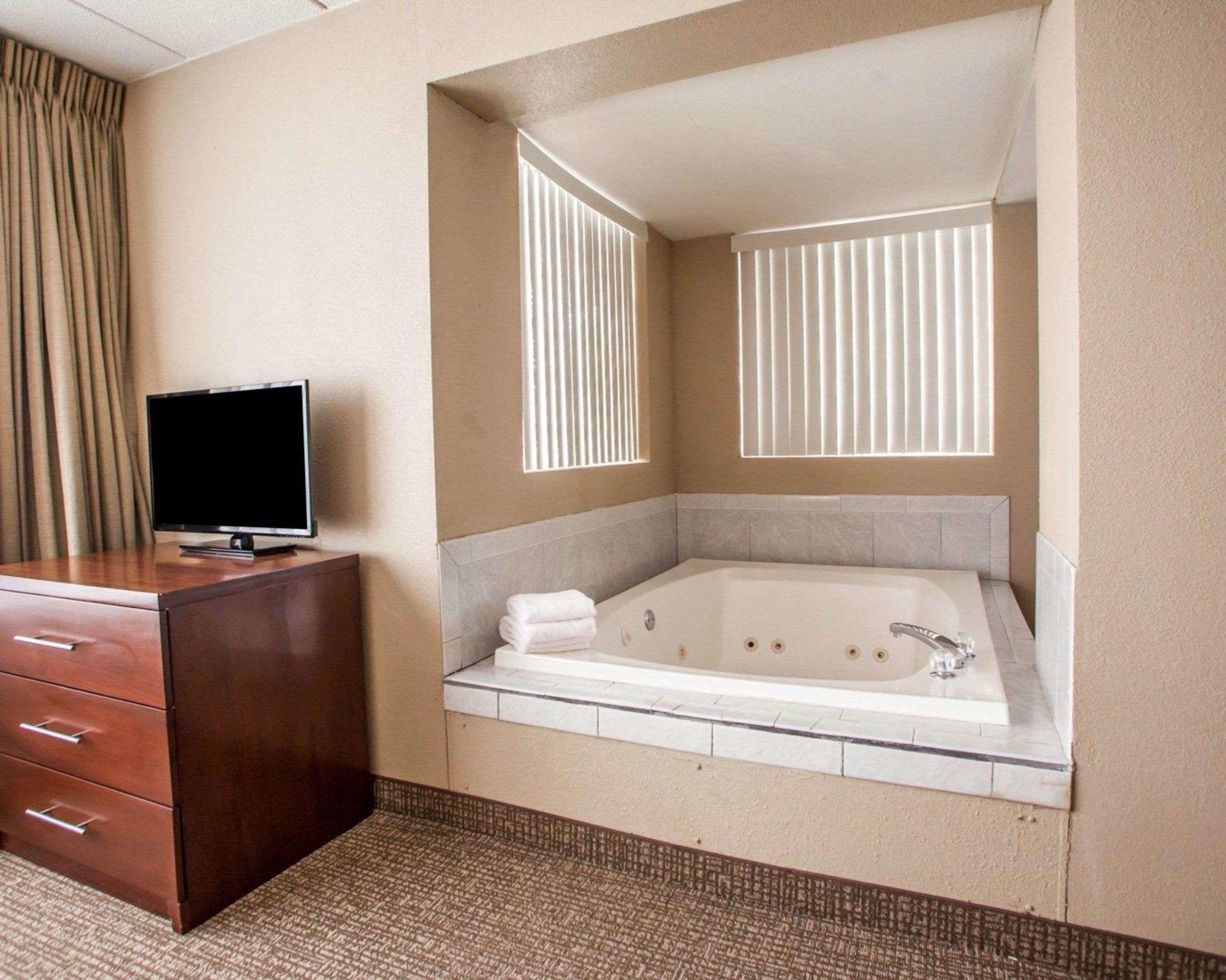 Quality Inn & Suites Orland Park — photo 4