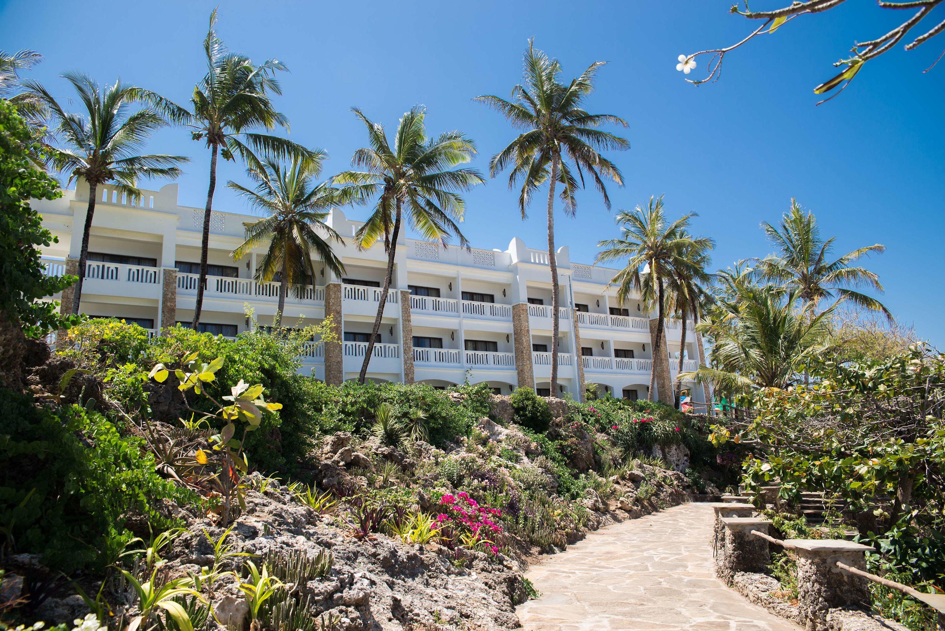 PrideInn Paradise Beach Resort & Spa — photo 2