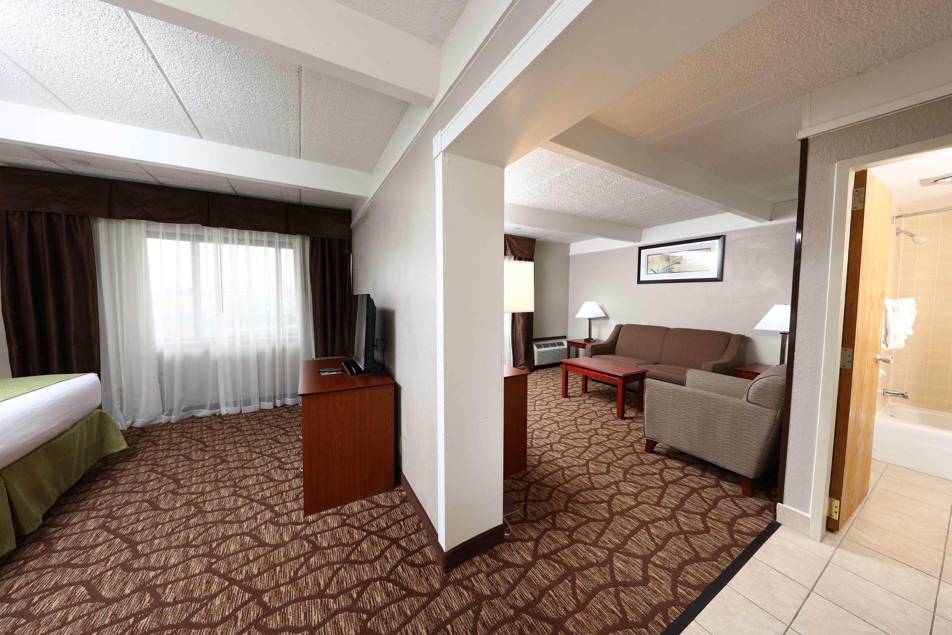 Best Western Hospitality Hotel & Suites — photo 5