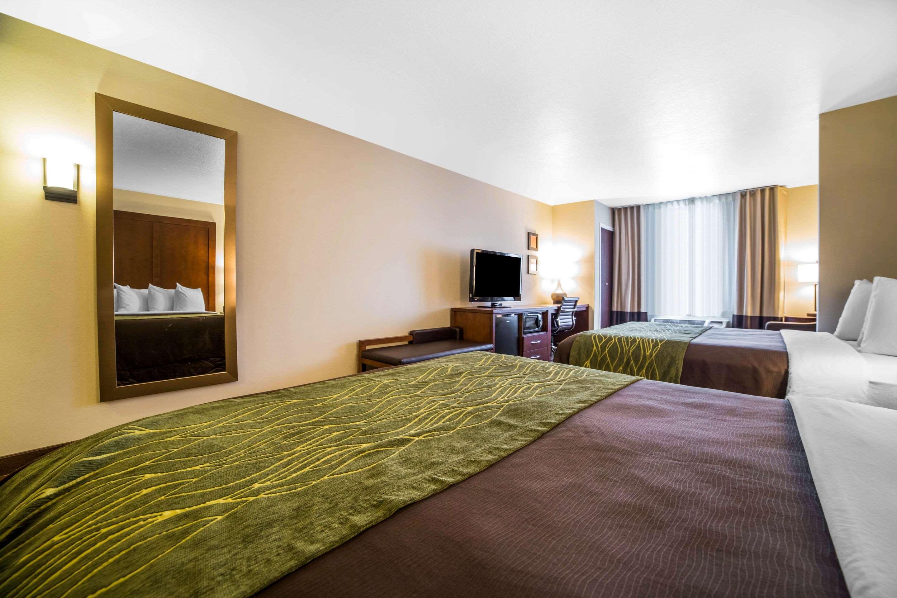 Comfort Inn & Suites — photo 5