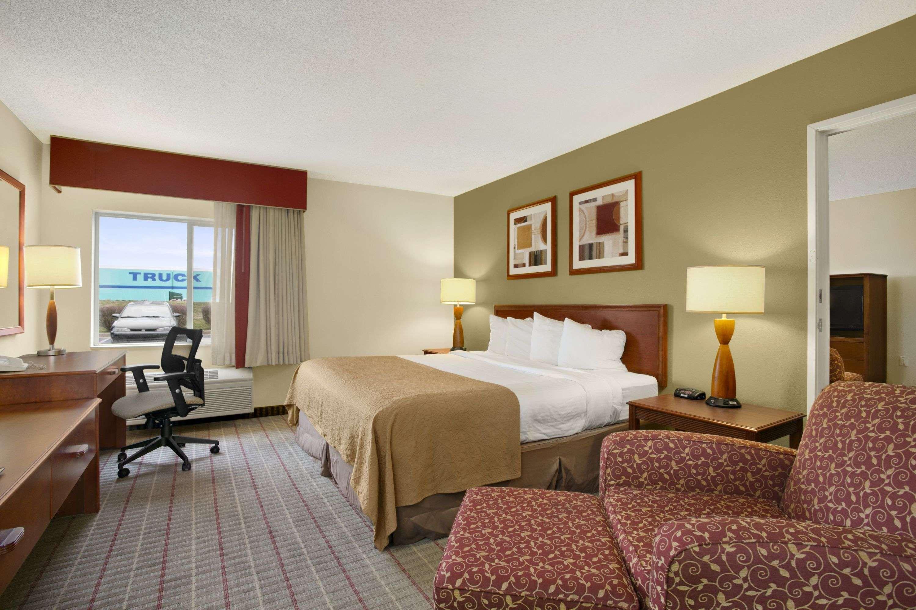 Baymont Inn & Suites Evansville North/Haubstadt — photo 5
