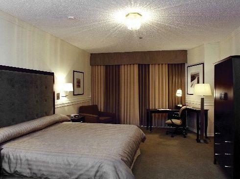 Delta Hotels Edmonton Centre Suites — photo 4