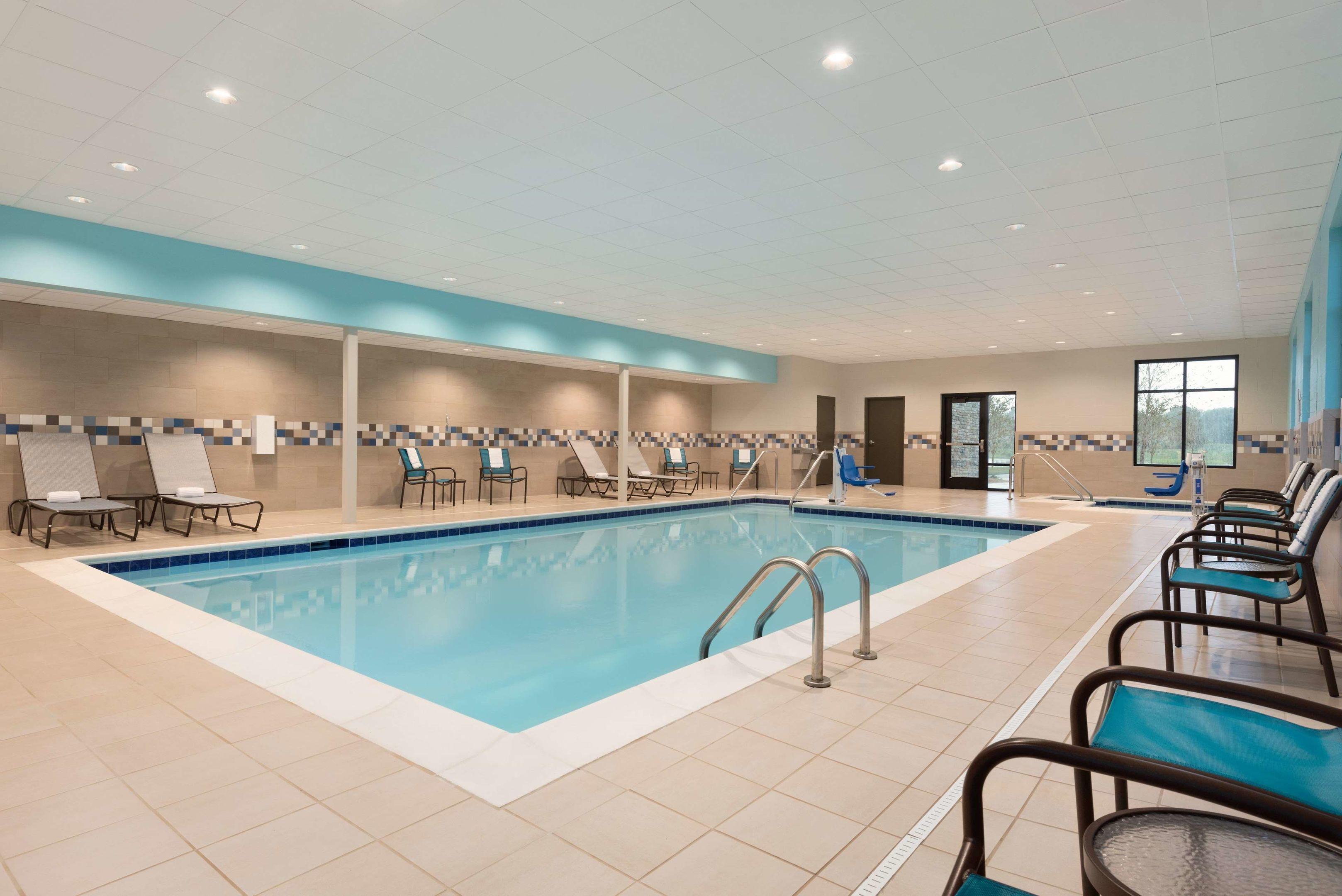 Hampton Inn & Suites Kenosha — photo 3