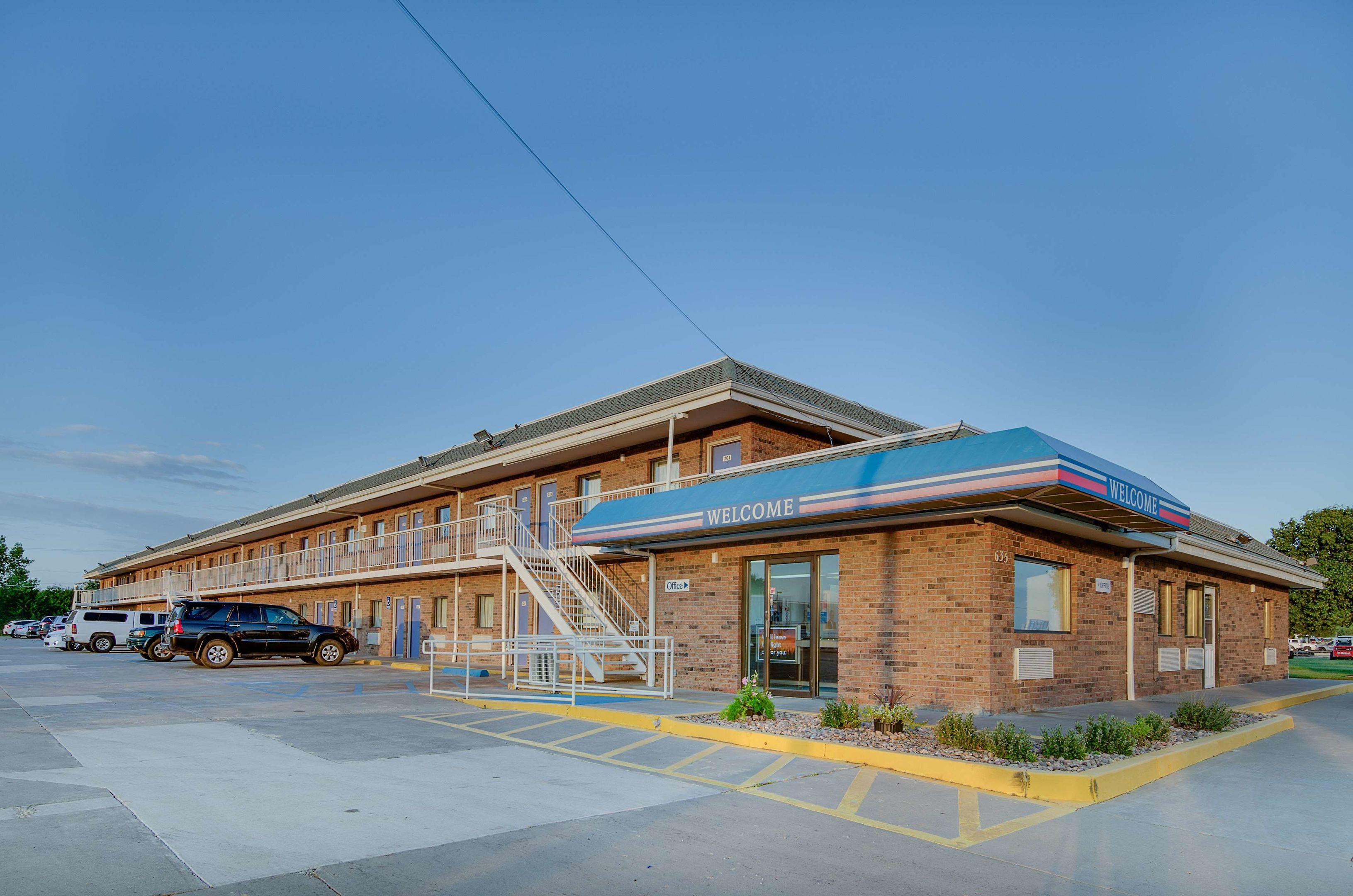 Motel 6 Salina — photo 5
