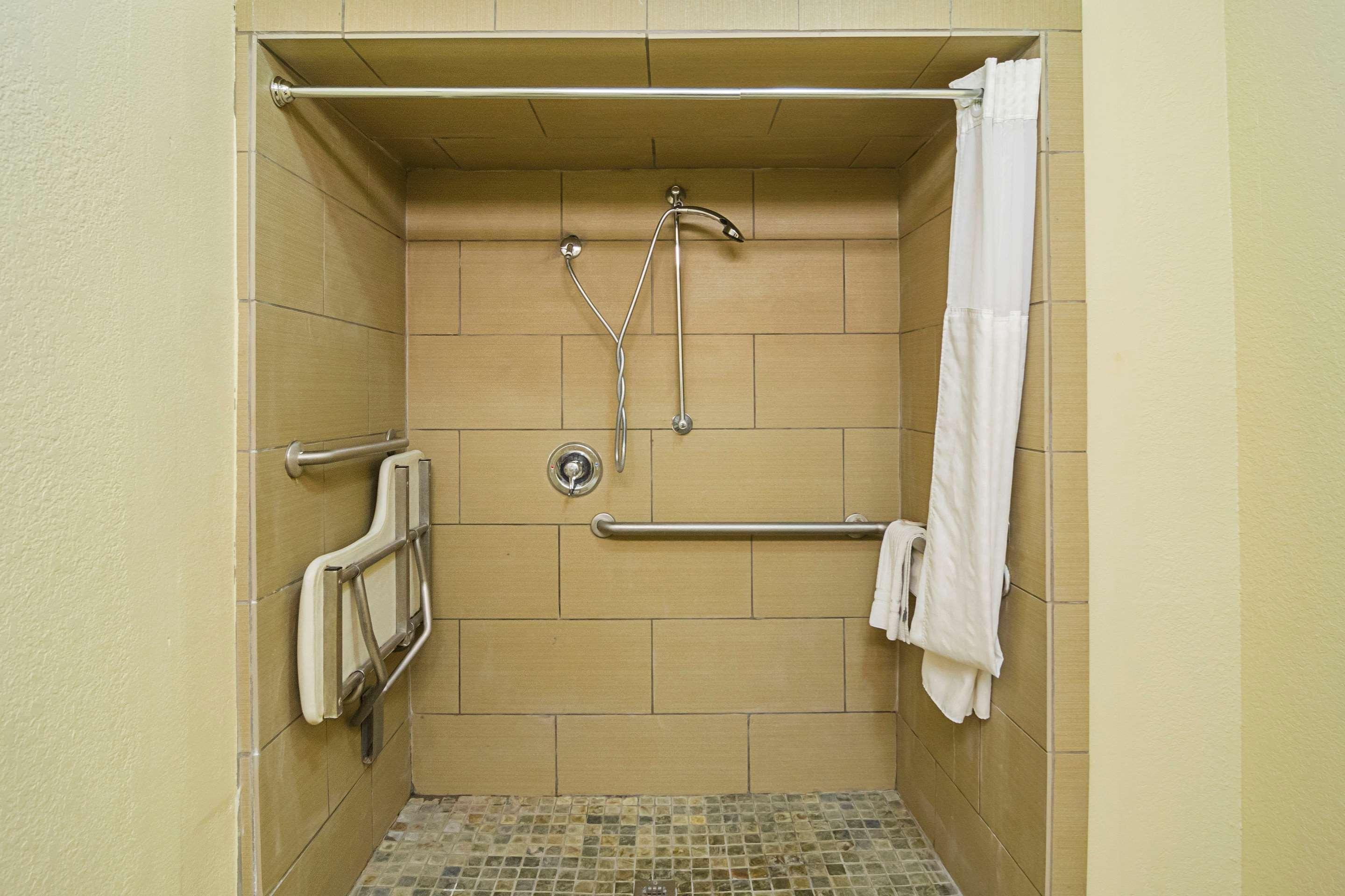 Comfort Suites North IH 35 — photo 5