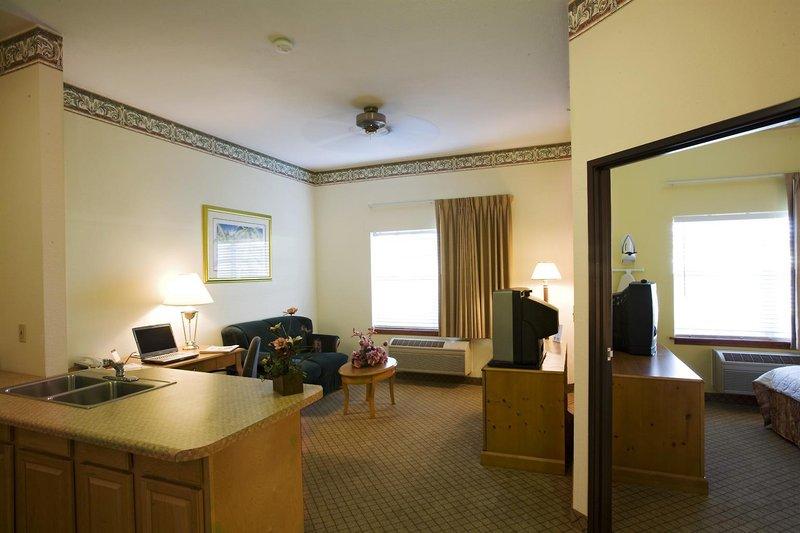 Americas Best Value Inn & Suites Three Rivers — photo 4