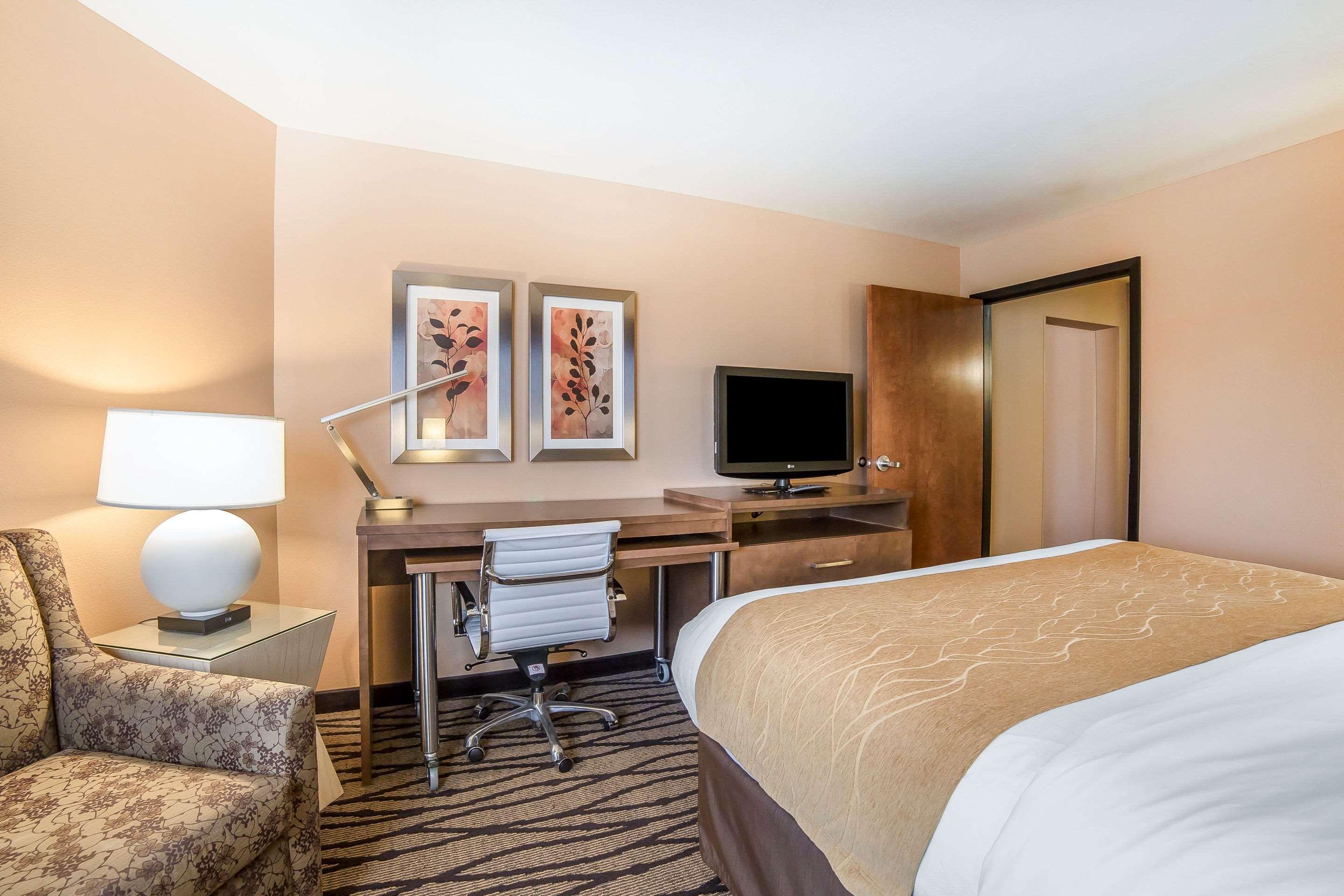 Comfort Inn & Suites Market Airport — photo 4